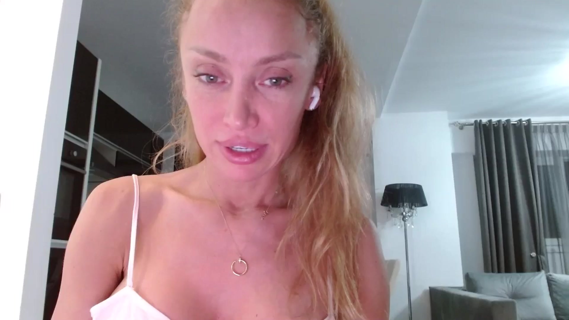 Gallery image thumbnail from Anayys's myfreecams stream on, 06/20/2025, 01:08 image 17 of 20