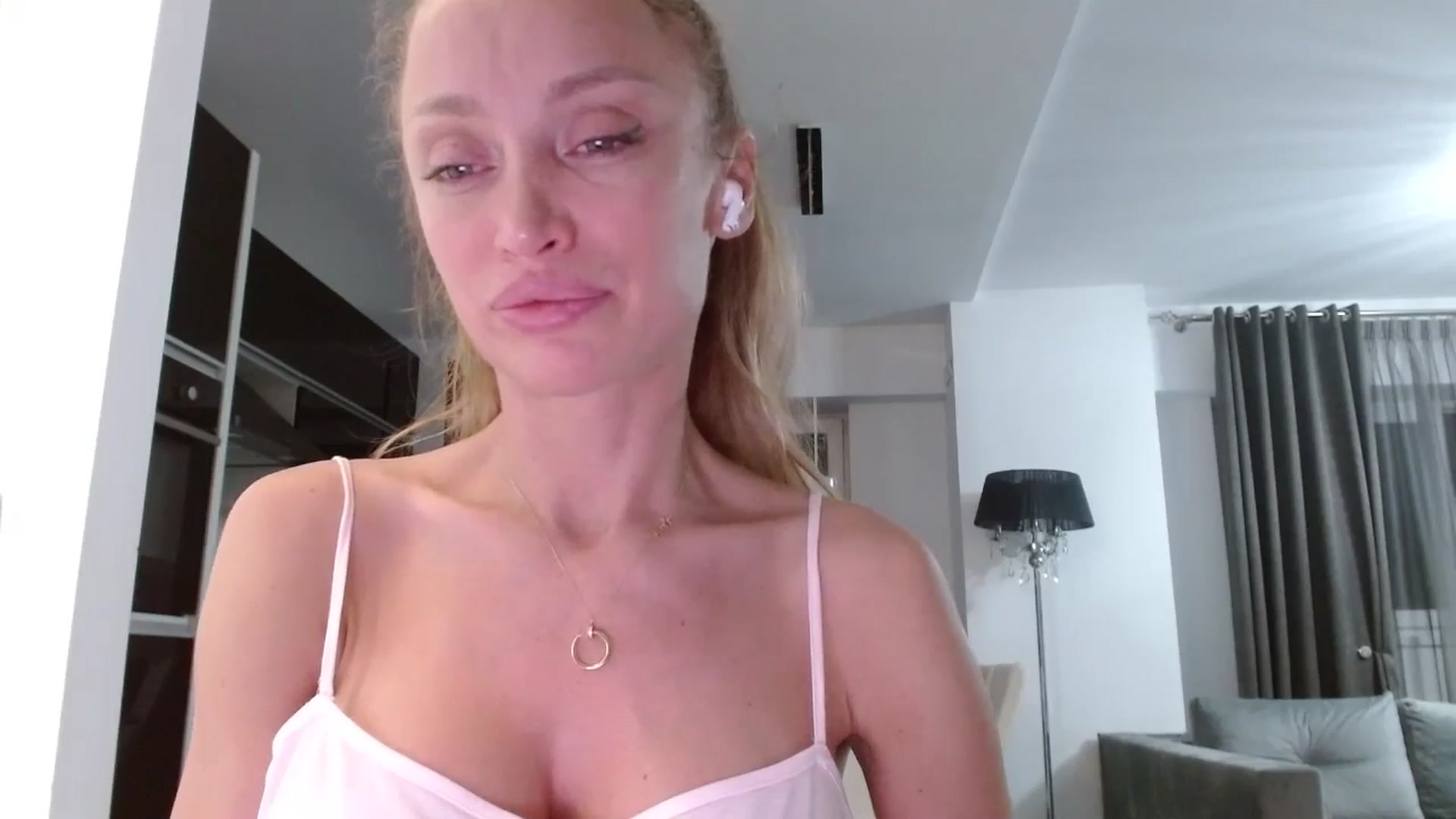 Gallery image thumbnail from Anayys's myfreecams stream on, 06/20/2025, 01:08 image 18 of 20