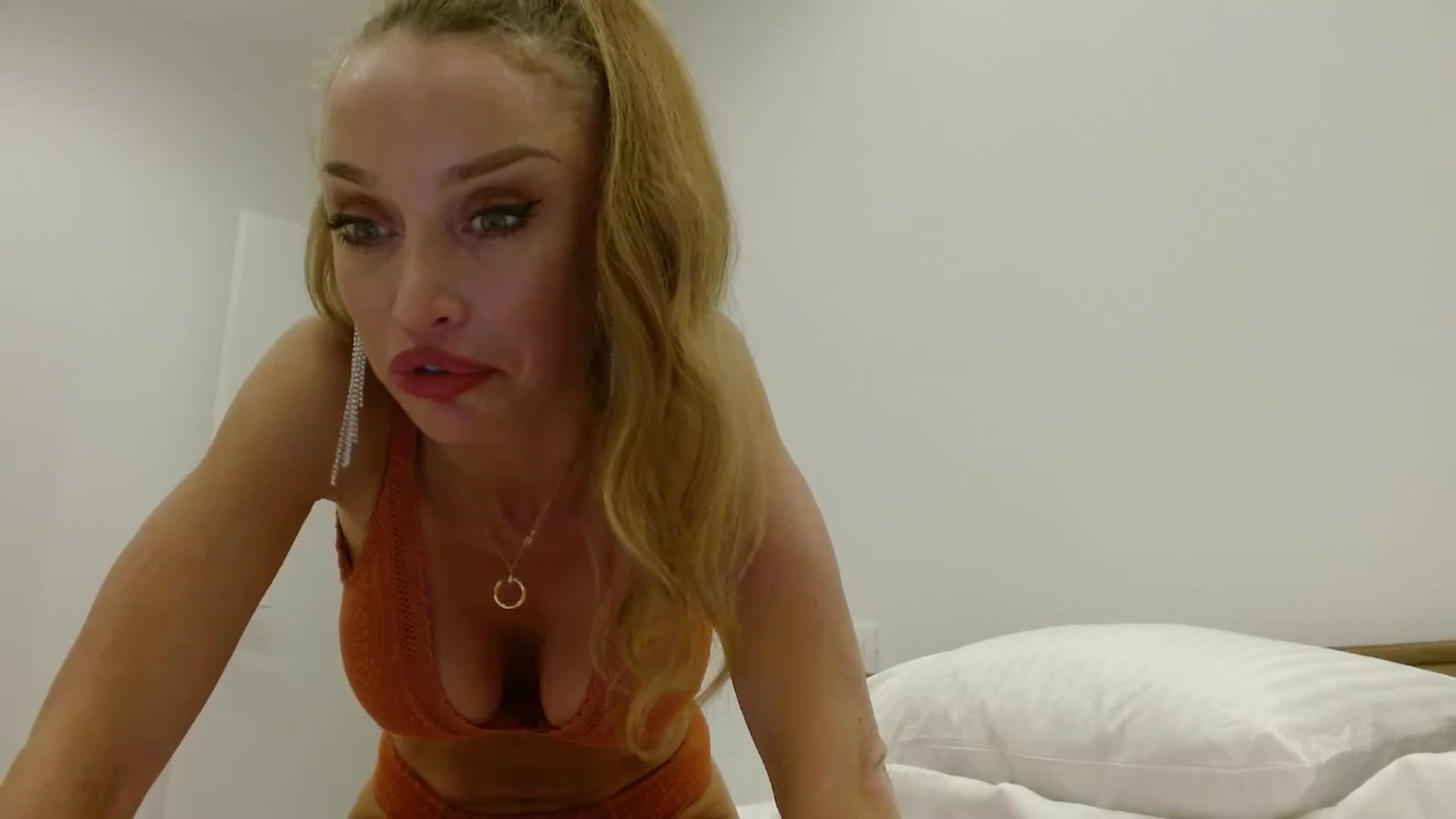 Gallery image thumbnail from Anayys's myfreecams stream on, 06/22/2025, 23:12 image 11 of 20