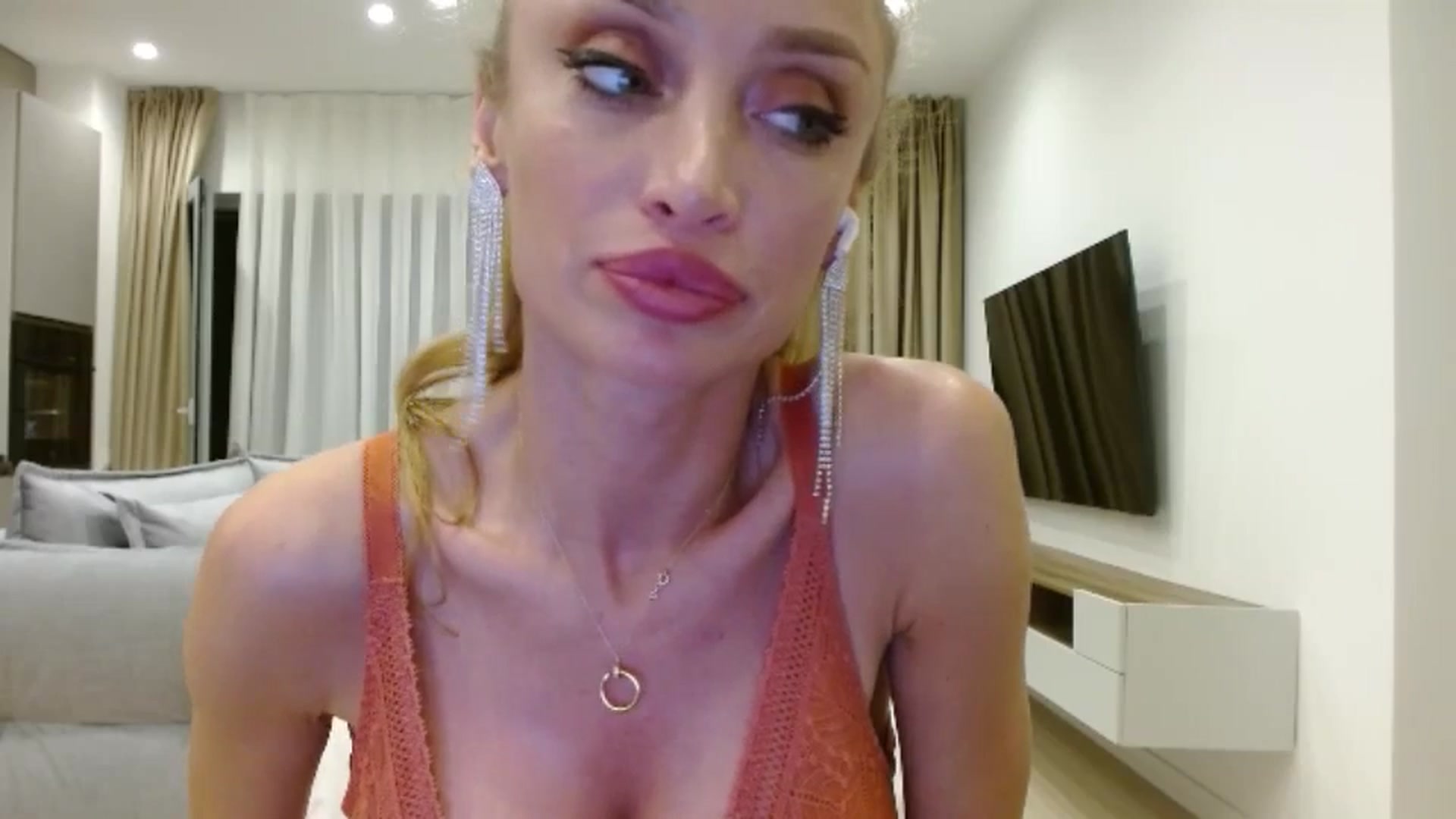 Gallery image thumbnail from Anayys's myfreecams stream on, 06/23/2025, 01:14 image 2 of 20
