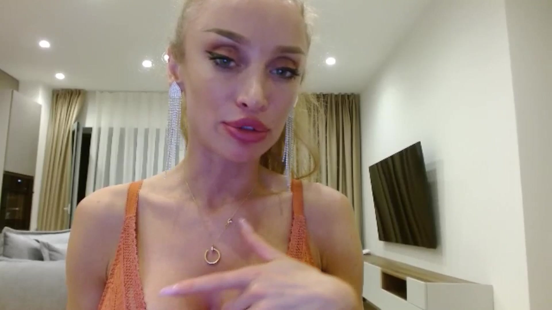 Gallery image thumbnail from Anayys's myfreecams stream on, 06/23/2025, 01:14 image 4 of 20