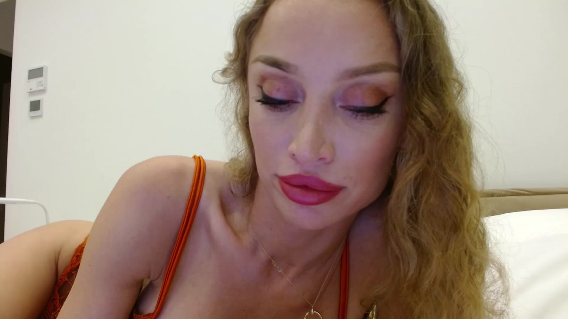Gallery image thumbnail from Anayys's myfreecams stream on, 06/23/2025, 21:34 image 5 of 20