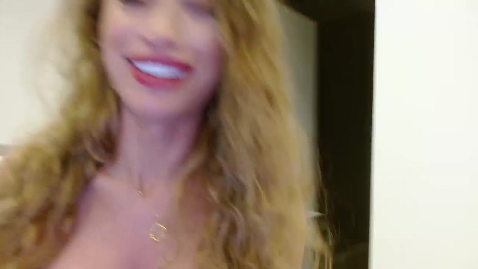 Gallery image thumbnail from Anayys's myfreecams stream on, 06/23/2025, 21:34 image 18 of 20