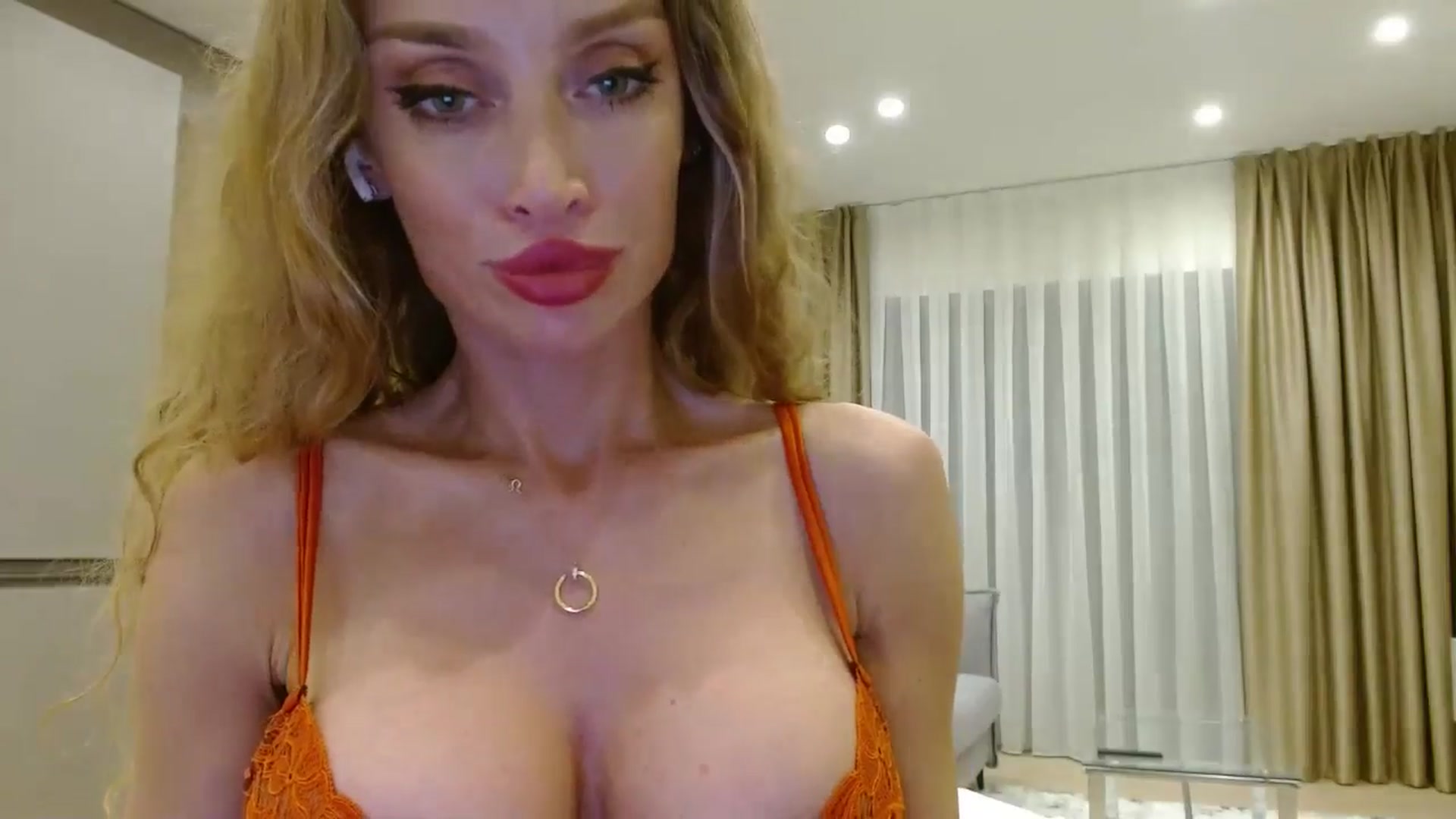 Gallery image thumbnail from Anayys's myfreecams stream on, 06/24/2025, 24:54 image 9 of 20