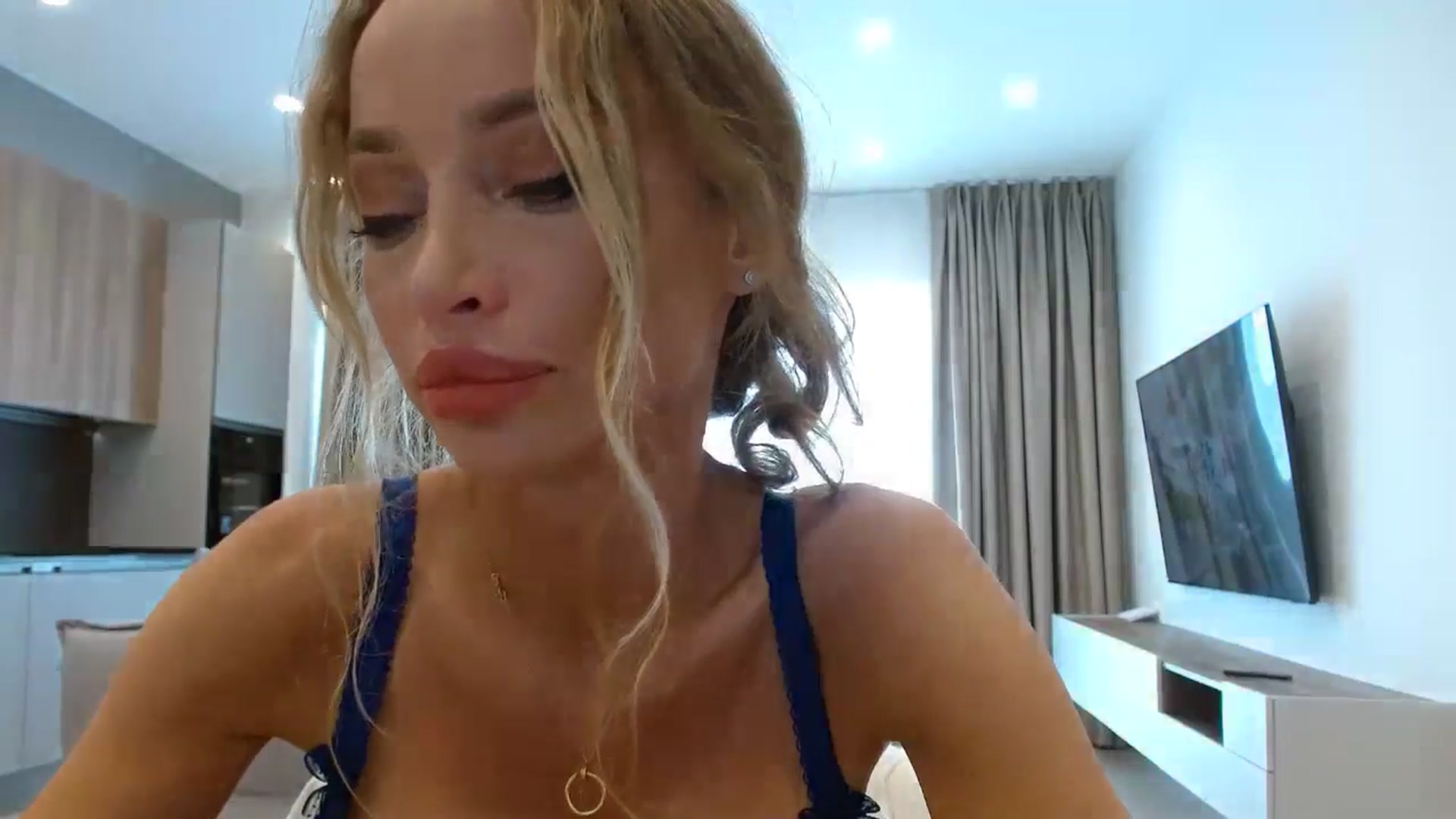 Gallery image thumbnail from Anayys's myfreecams stream on, 06/26/2025, 14:17 image 4 of 20