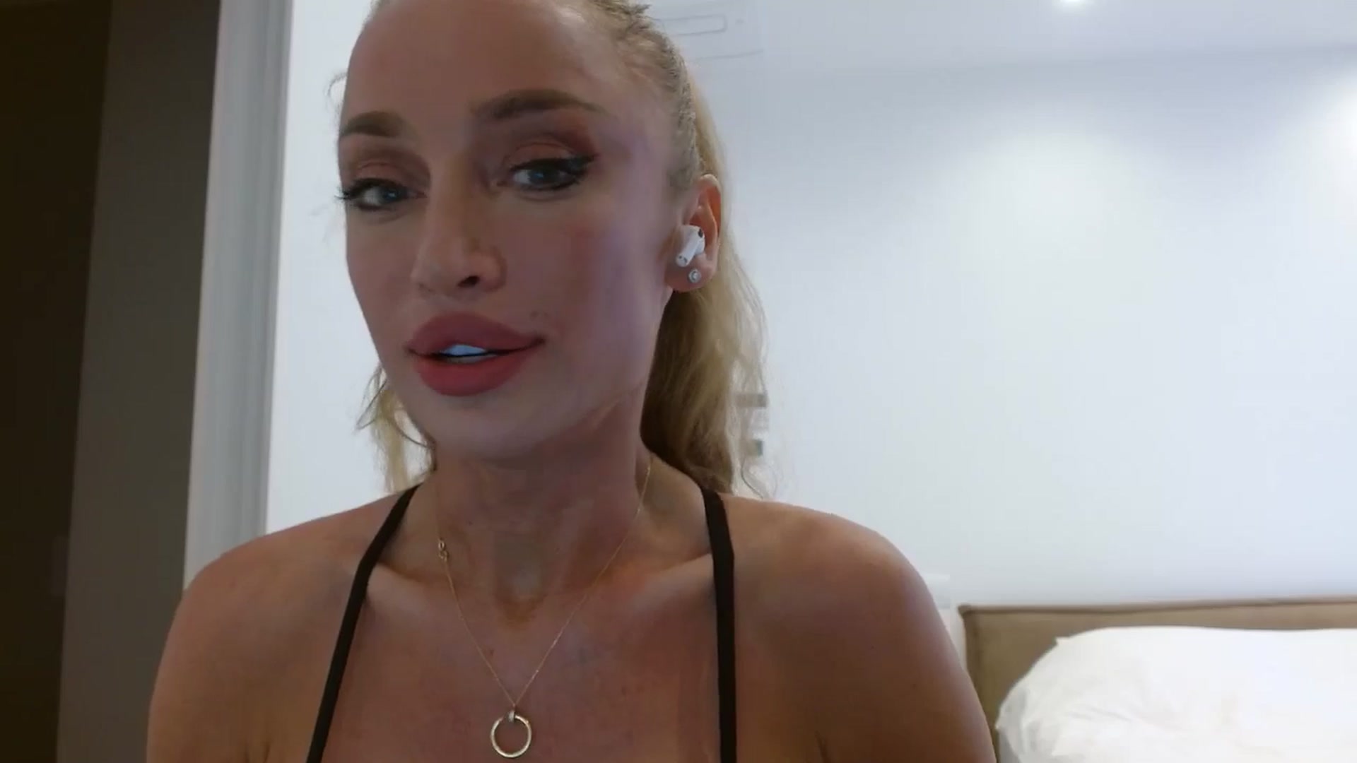 Gallery image thumbnail from Anayys's myfreecams stream on, 06/26/2025, 17:32 image 4 of 20