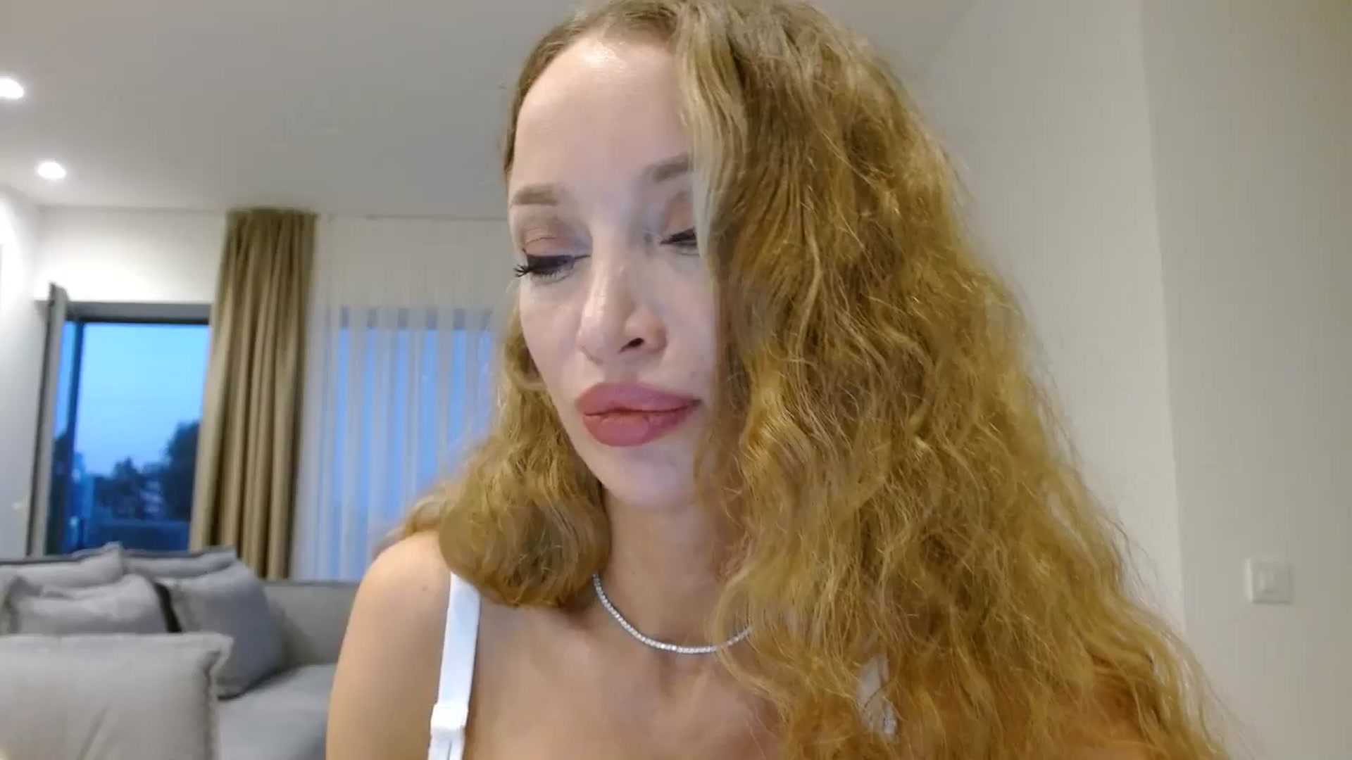 Gallery image thumbnail from Anayys's myfreecams stream on, 06/28/2025, 18:40 image 15 of 20
