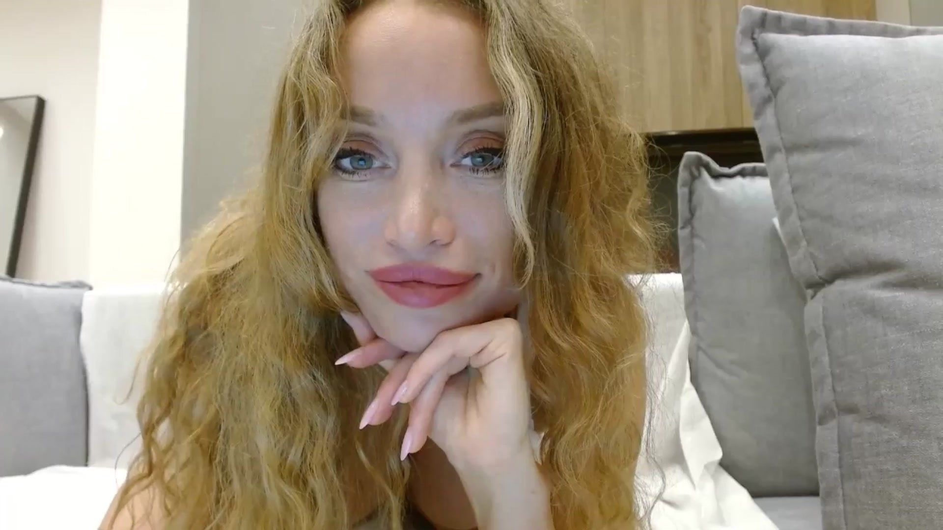 Gallery image thumbnail from Anayys's myfreecams stream on, 06/28/2025, 20:28 image 4 of 20