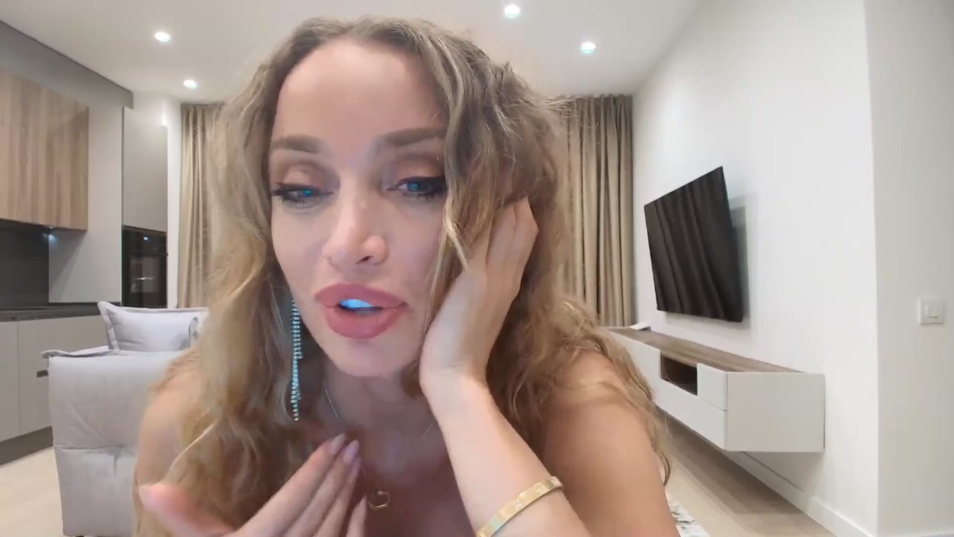 Gallery image thumbnail from Anayys's myfreecams stream on, 07/08/2025, 21:48 image 5 of 20
