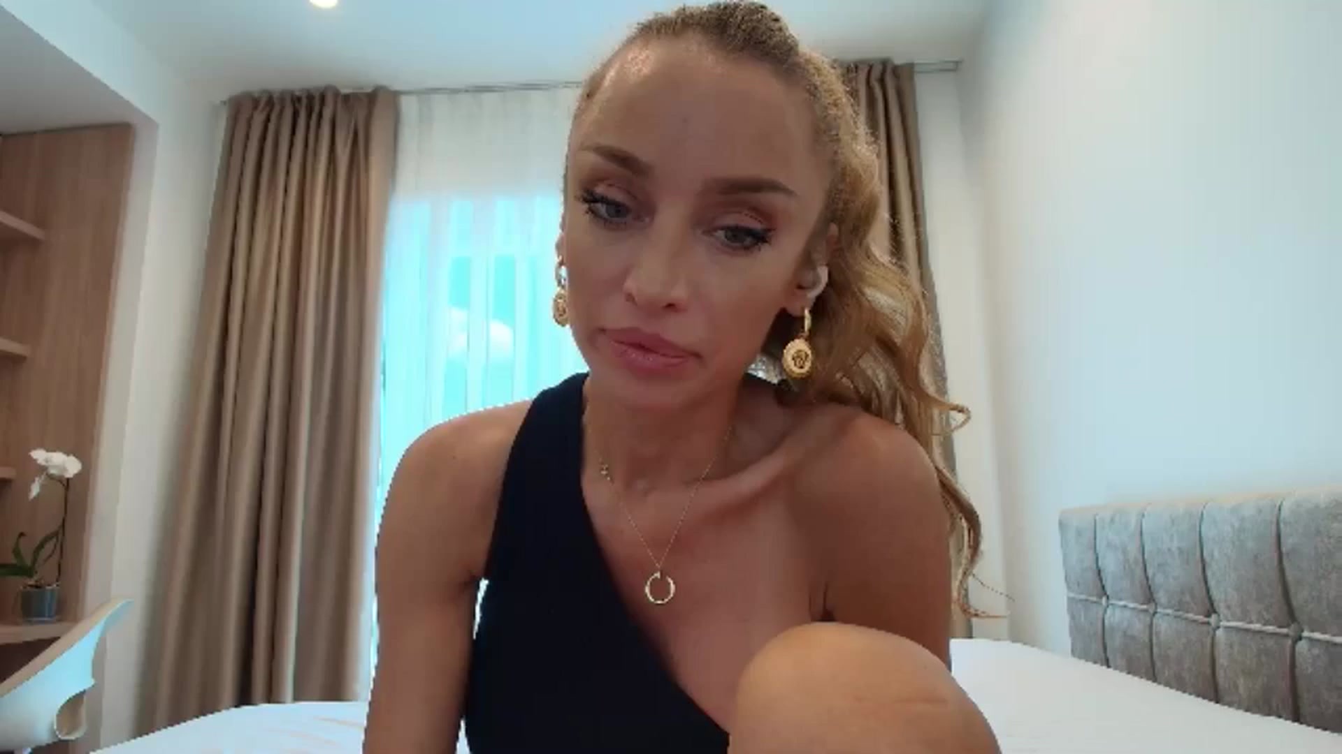 Gallery image thumbnail from Anayys's myfreecams stream on, 07/13/2025, 12:06 image 18 of 20