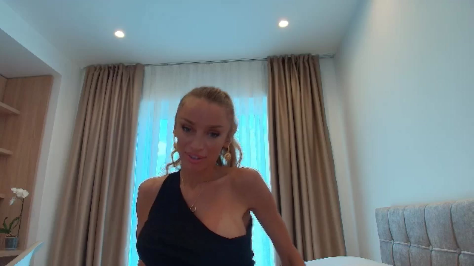 Gallery image thumbnail from Anayys's myfreecams stream on, 07/13/2025, 12:06 image 15 of 20