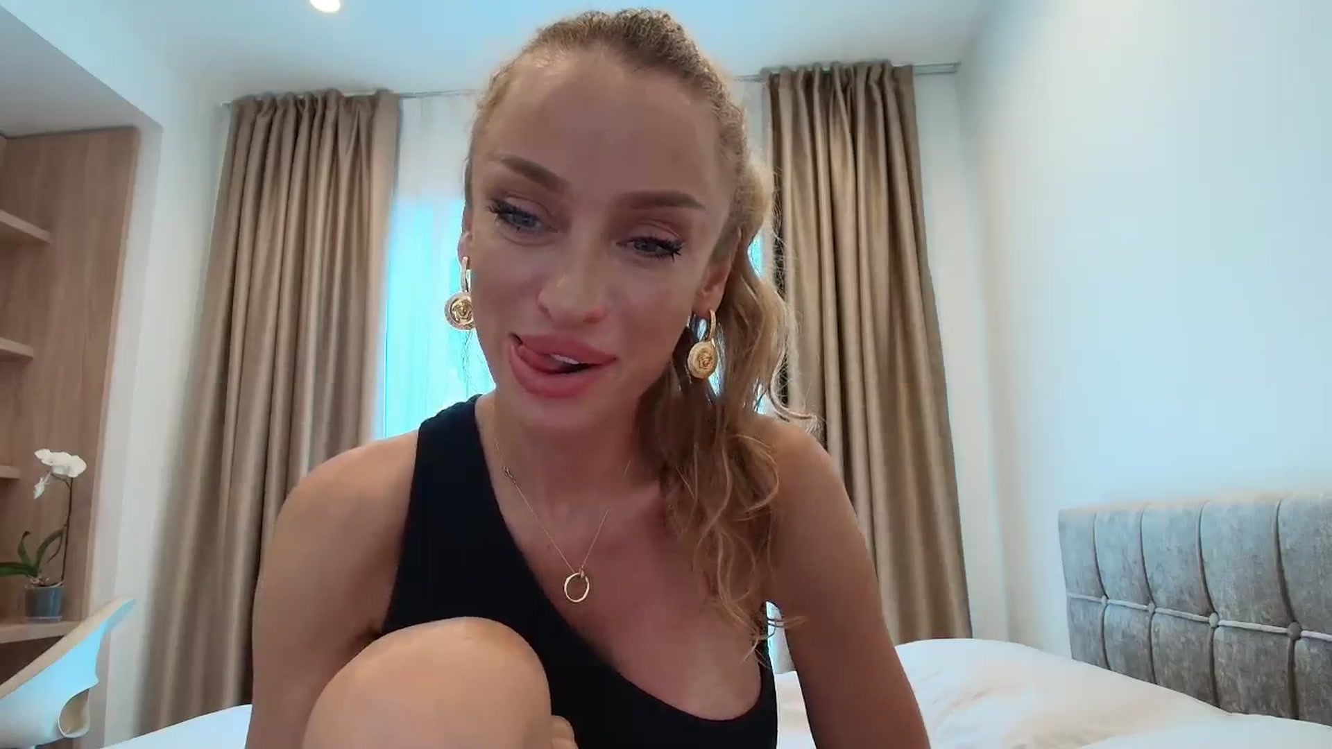 Gallery image thumbnail from Anayys's myfreecams stream on, 07/13/2025, 13:59 image 8 of 20