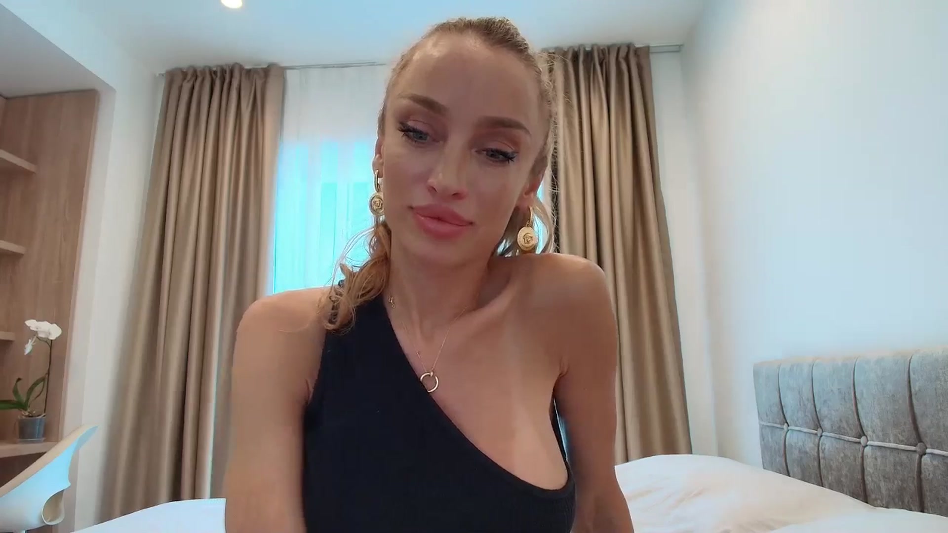 Gallery image thumbnail from Anayys's myfreecams stream on, 07/13/2025, 13:59 image 5 of 20