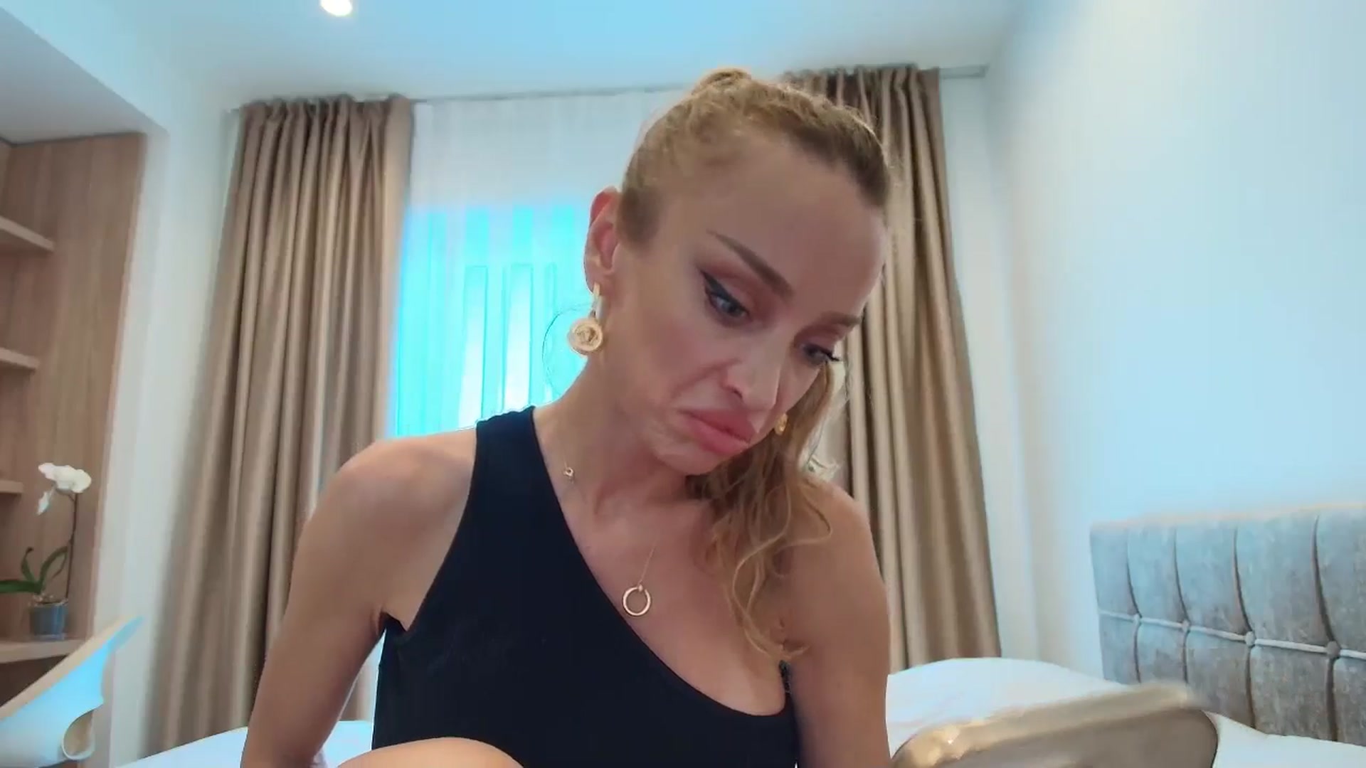 Gallery image thumbnail from Anayys's myfreecams stream on, 07/13/2025, 13:59 image 12 of 20