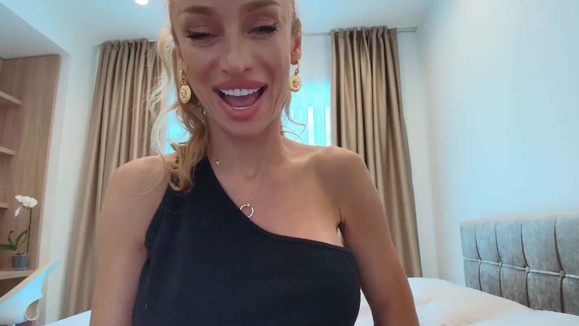 Gallery image thumbnail from Anayys's myfreecams stream on, 07/13/2025, 13:59 image 6 of 20