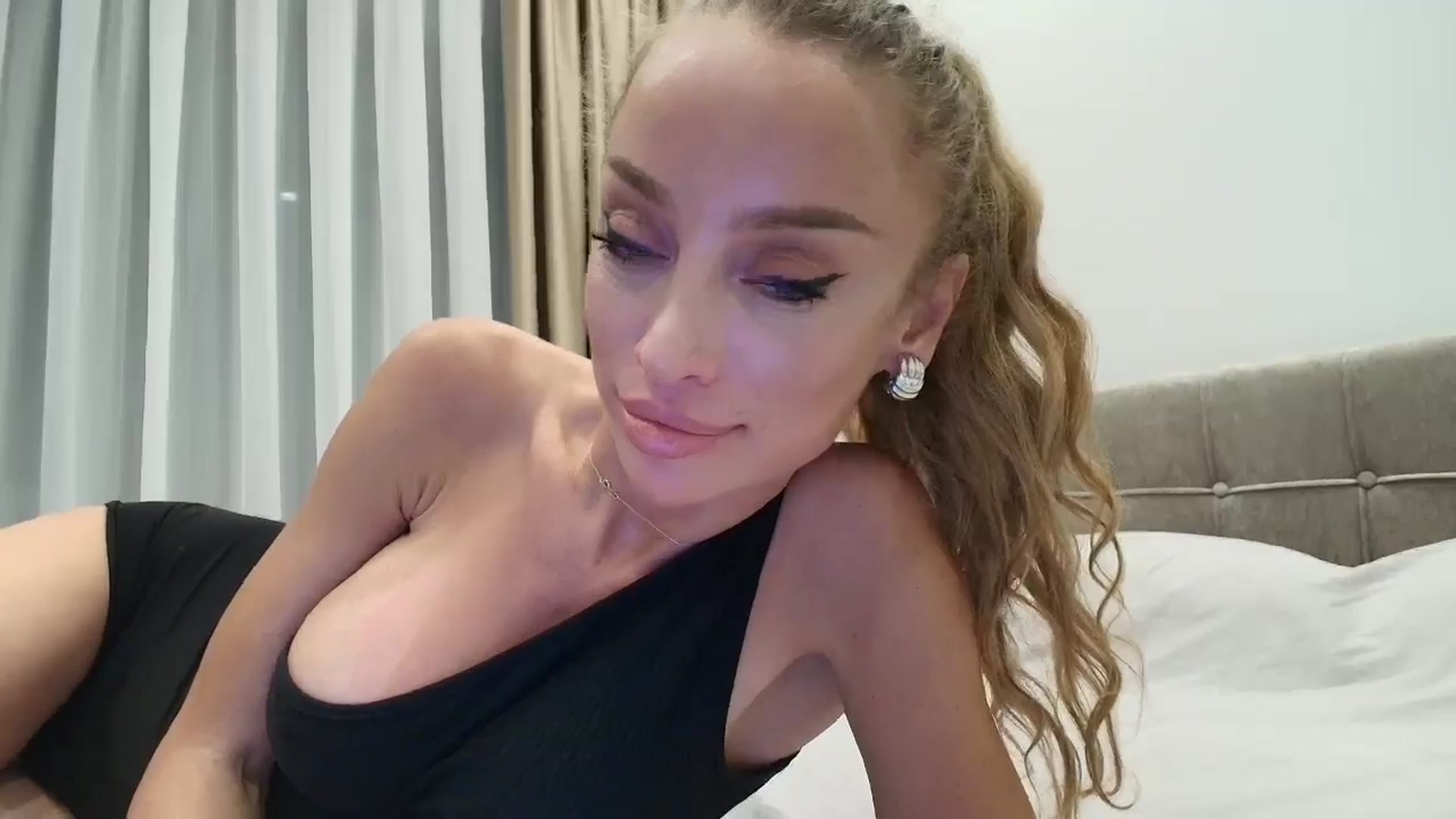 Gallery image thumbnail from Anayys's myfreecams stream on, 07/13/2025, 20:54 image 5 of 20