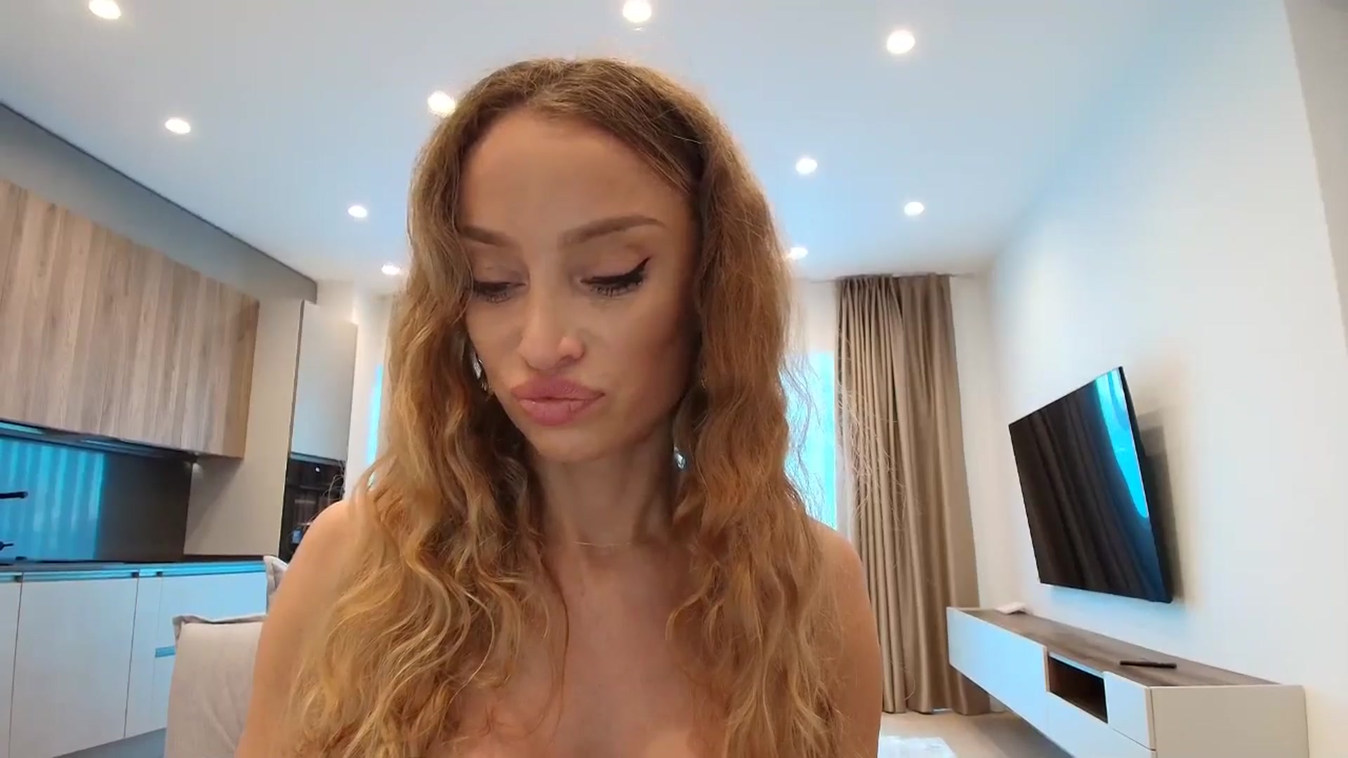 Gallery image thumbnail from Anayys's myfreecams stream on, 07/18/2025, 17:32 image 3 of 20