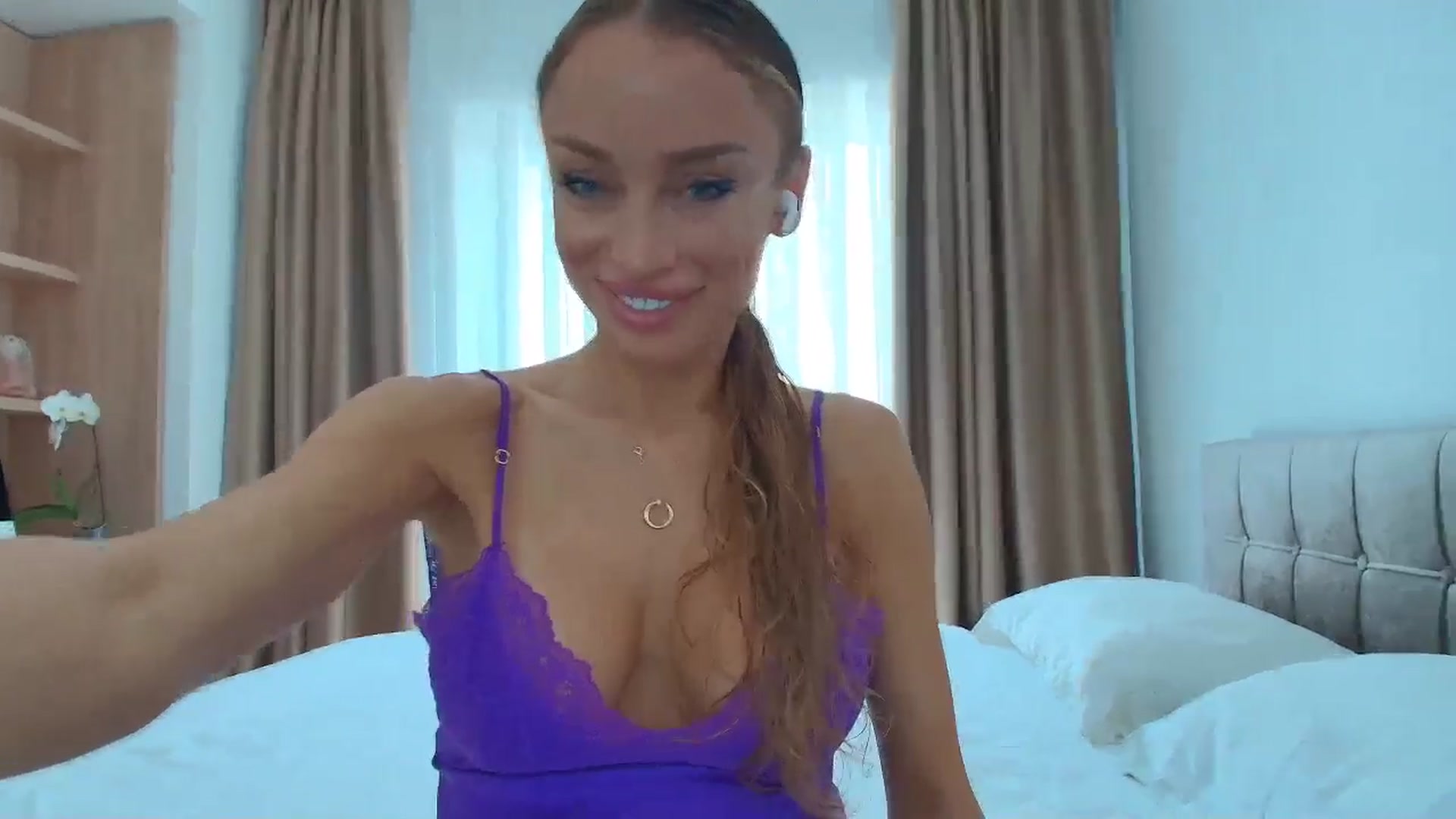 Gallery image thumbnail from Anayys's myfreecams stream on, 07/19/2025, 13:19 image 2 of 20