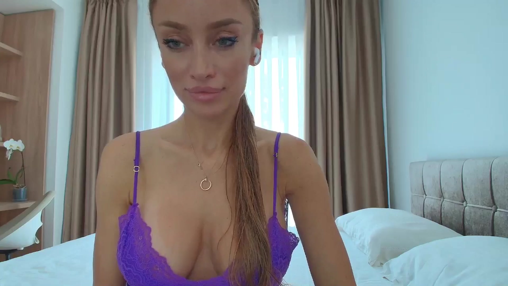 Gallery image thumbnail from Anayys's myfreecams stream on, 07/19/2025, 13:19 image 3 of 20