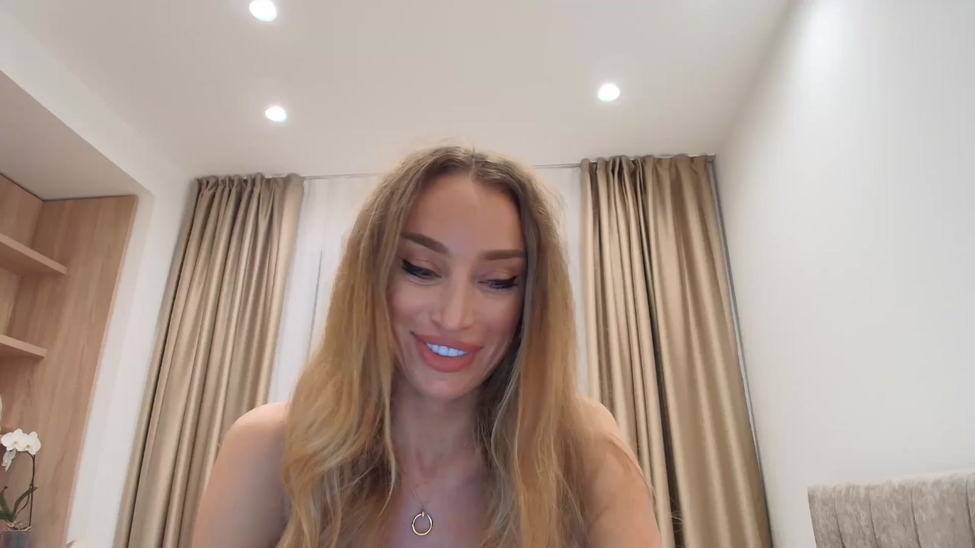 Gallery image thumbnail from Anayys's myfreecams stream on, 07/19/2025, 20:53 image 1 of 20