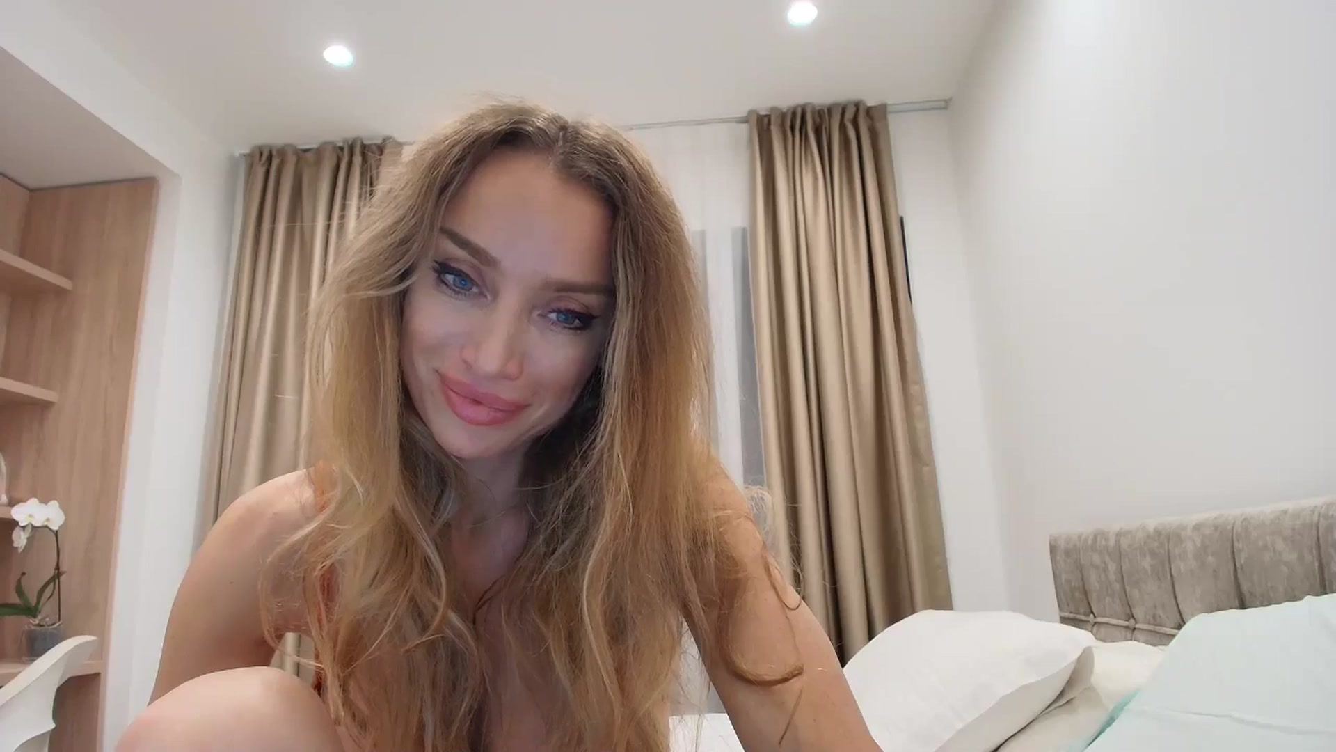 Gallery image thumbnail from Anayys's myfreecams stream on, 07/20/2025, 23:09 image 17 of 20