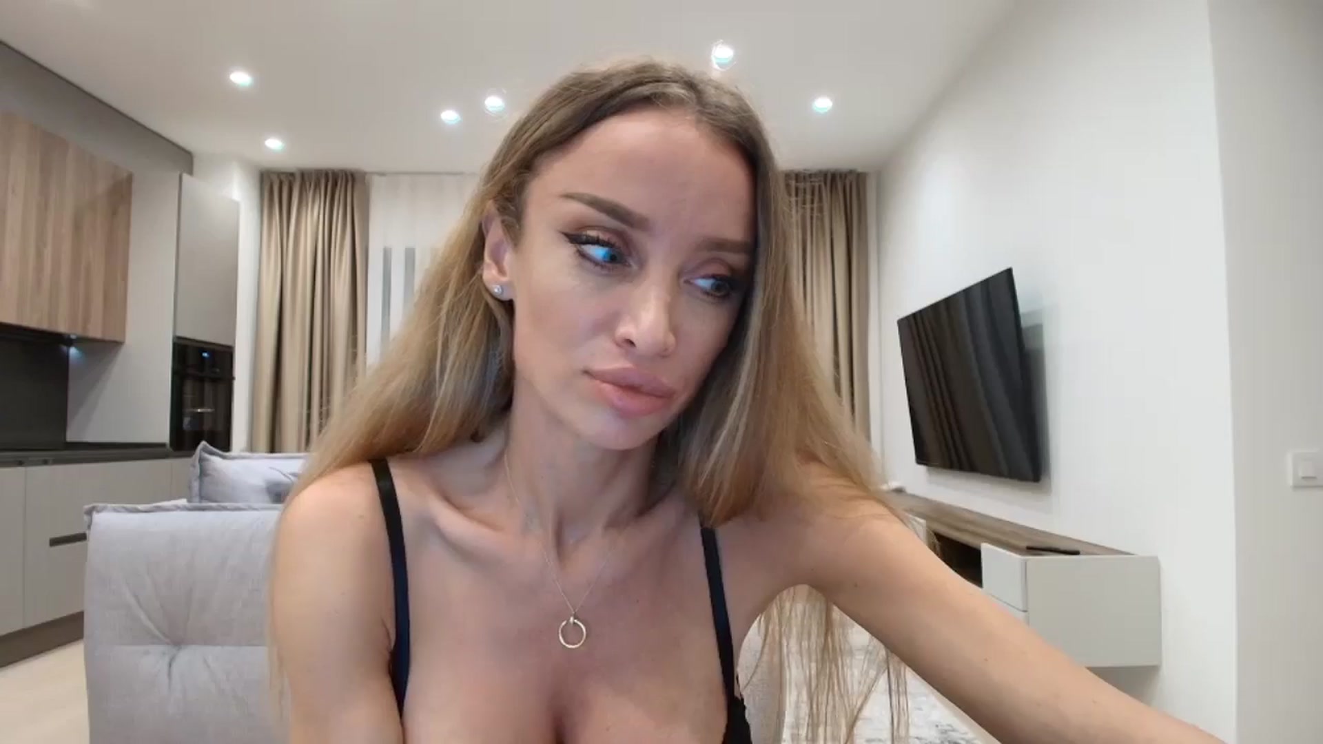 Gallery image thumbnail from Anayys's myfreecams stream on, 07/28/2025, 18:46 image 8 of 20