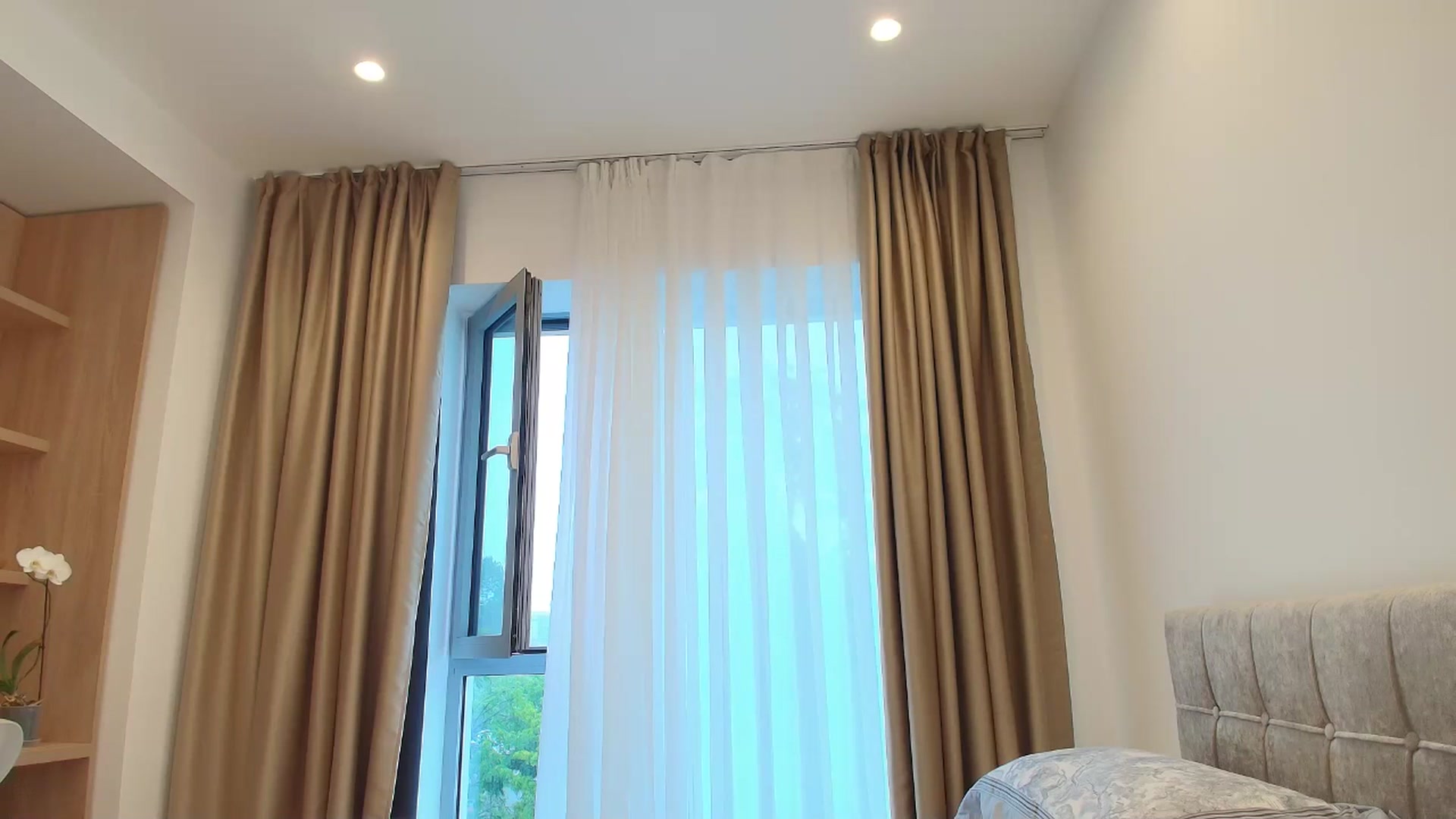 Gallery image thumbnail from Anayys's myfreecams stream on, 07/29/2025, 13:03 image 5 of 20