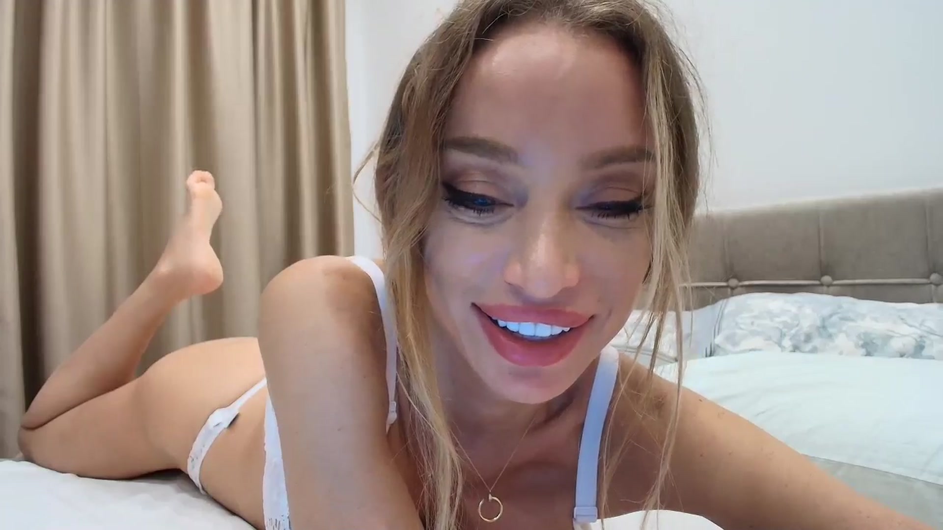 Gallery image thumbnail from Anayys's myfreecams stream on, 07/29/2025, 22:09 image 16 of 20