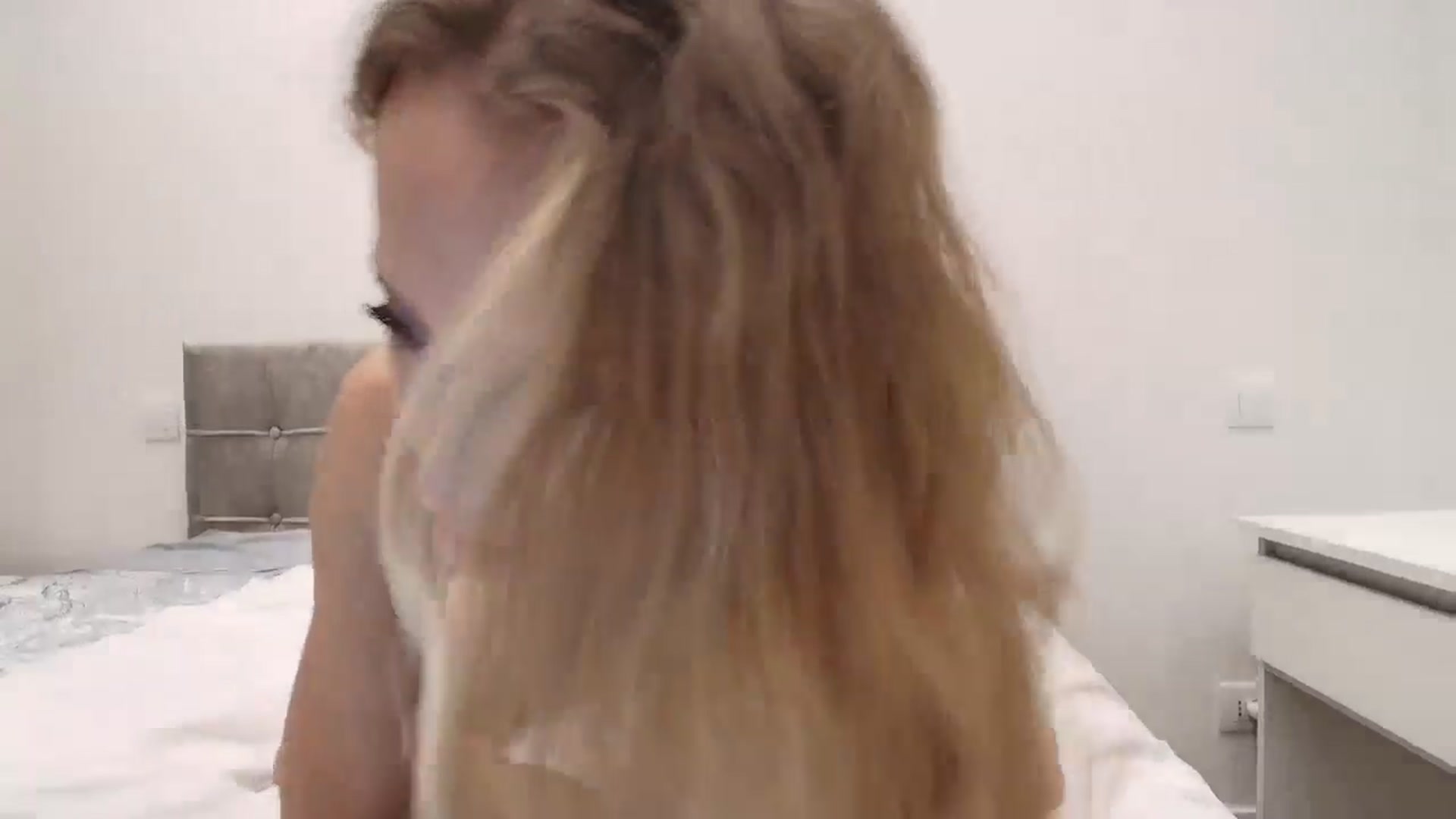 Gallery image thumbnail from Anayys's myfreecams stream on, 08/01/2025, 19:32 image 17 of 20