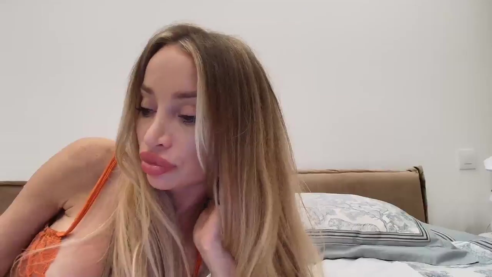 Gallery image thumbnail from Anayys's myfreecams stream on, 08/19/2025, 24:58 image 9 of 20