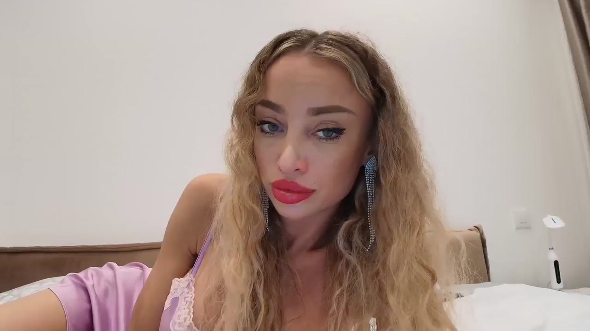 Gallery image thumbnail from Anayys's myfreecams stream on, 08/22/2025, 16:43 image 12 of 20