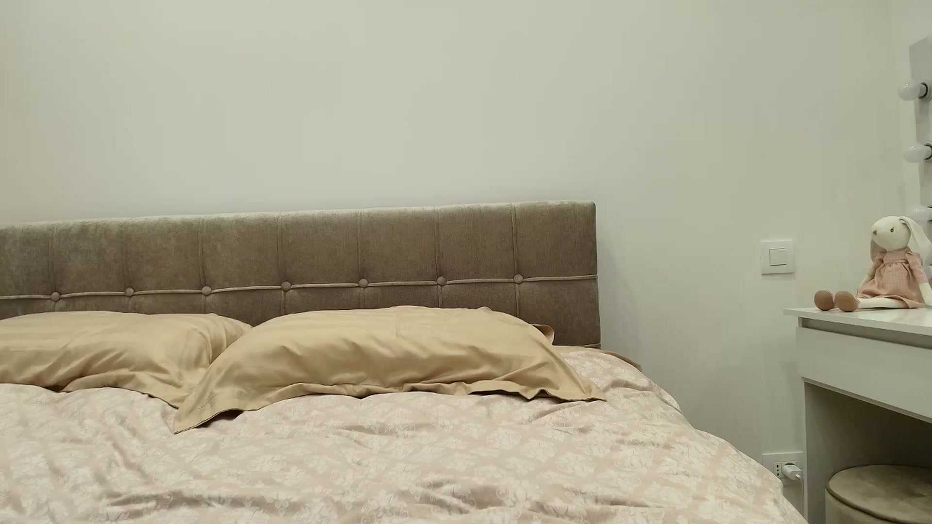 Gallery image thumbnail from Anayys's myfreecams stream on, 08/24/2025, 19:45 image 14 of 20