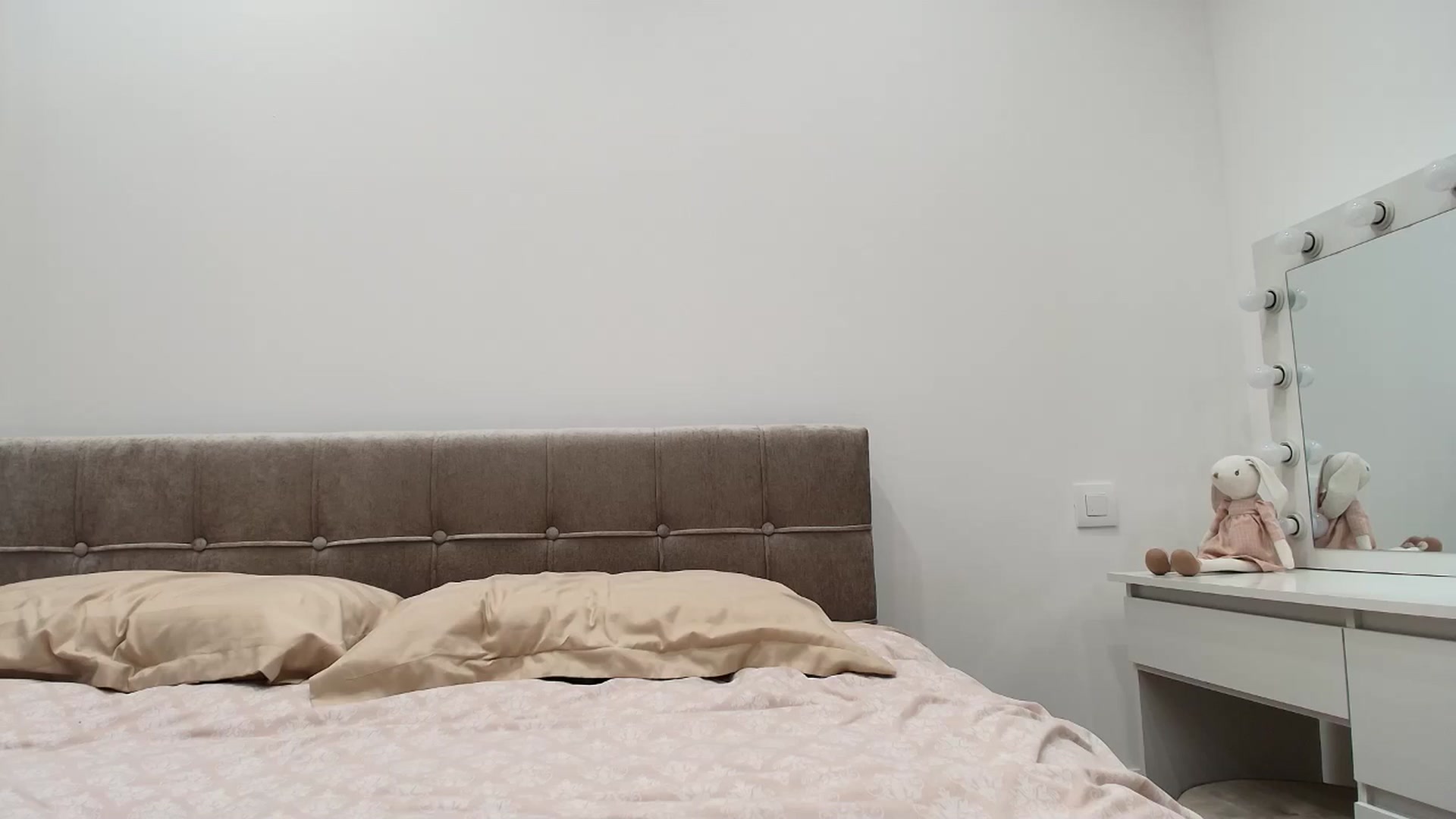 Gallery image thumbnail from Anayys's myfreecams stream on, 08/24/2025, 21:54 image 19 of 20