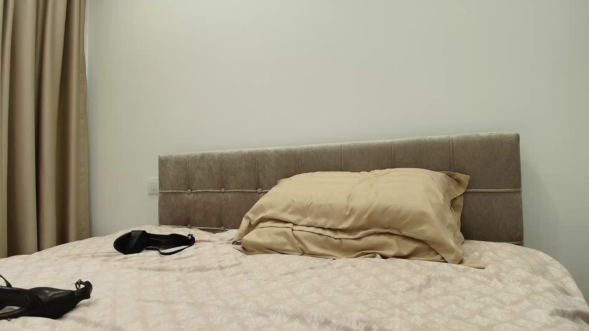 Gallery image thumbnail from Anayys's myfreecams stream on, 08/24/2025, 23:47 image 14 of 20