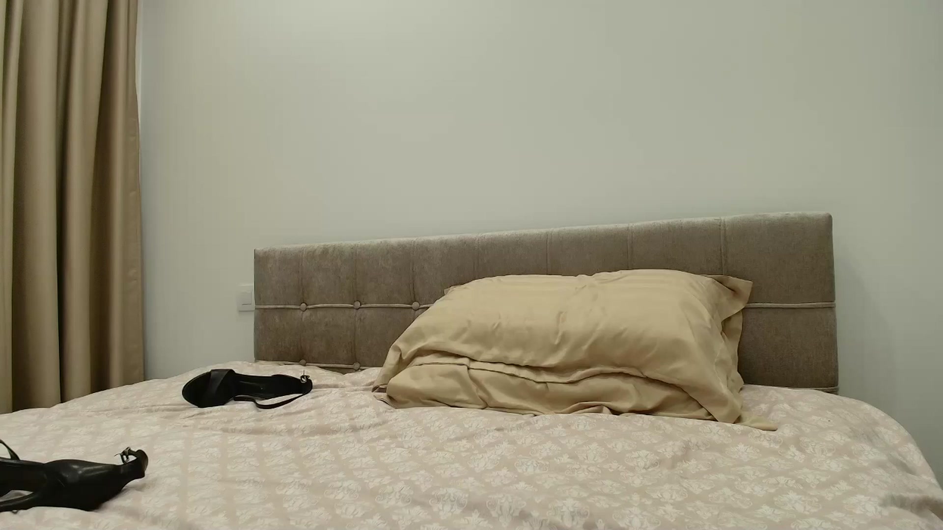 Gallery image thumbnail from Anayys's myfreecams stream on, 08/24/2025, 23:47 image 15 of 20