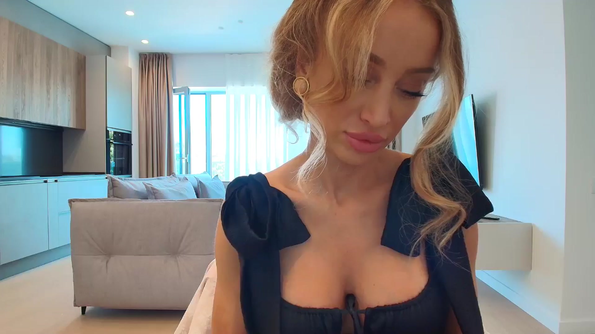 Gallery image thumbnail from Anayys's myfreecams stream on, 08/26/2025, 10:18 image 18 of 20