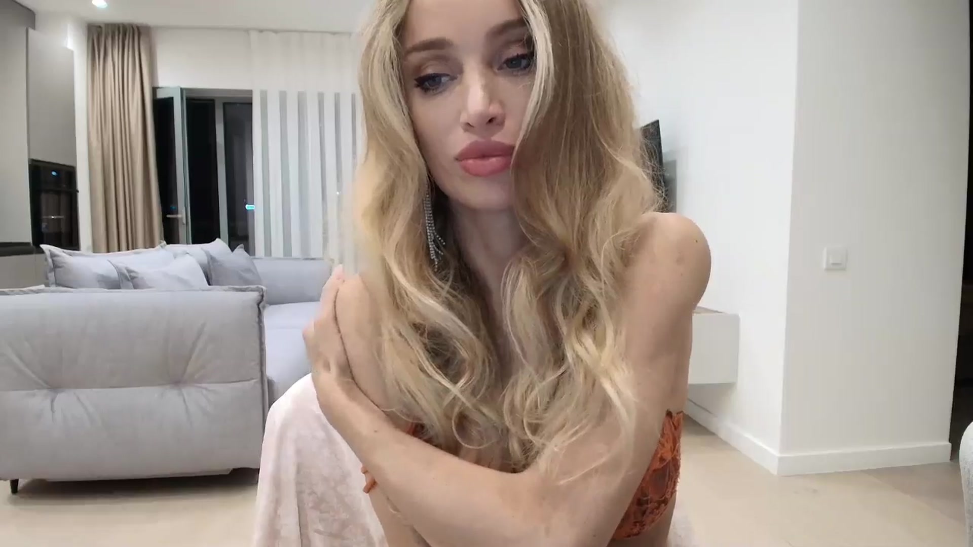 Gallery image thumbnail from Anayys's myfreecams stream on, 08/26/2025, 21:26 image 18 of 20