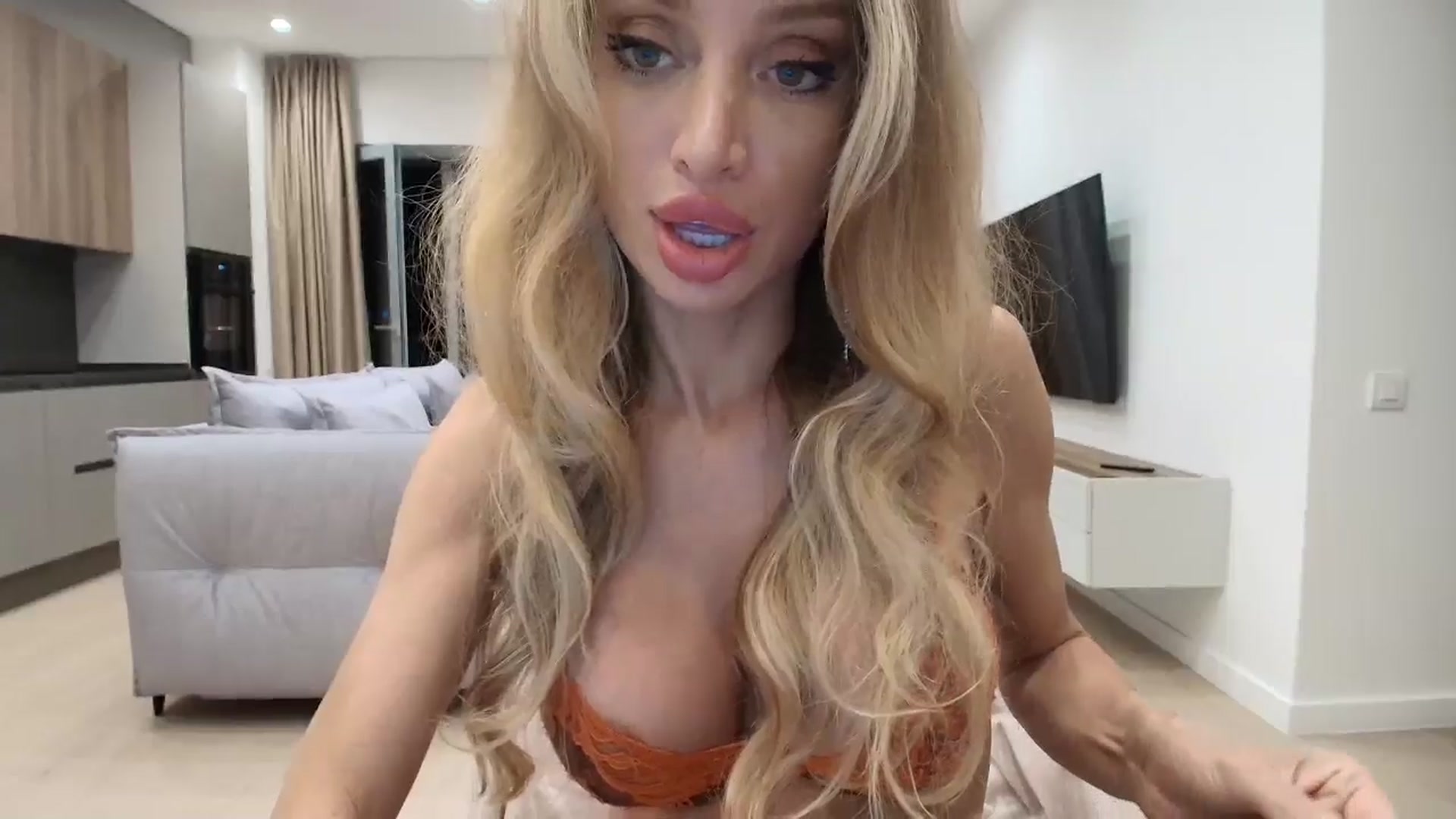 Gallery image thumbnail from Anayys's myfreecams stream on, 08/26/2025, 21:26 image 10 of 20