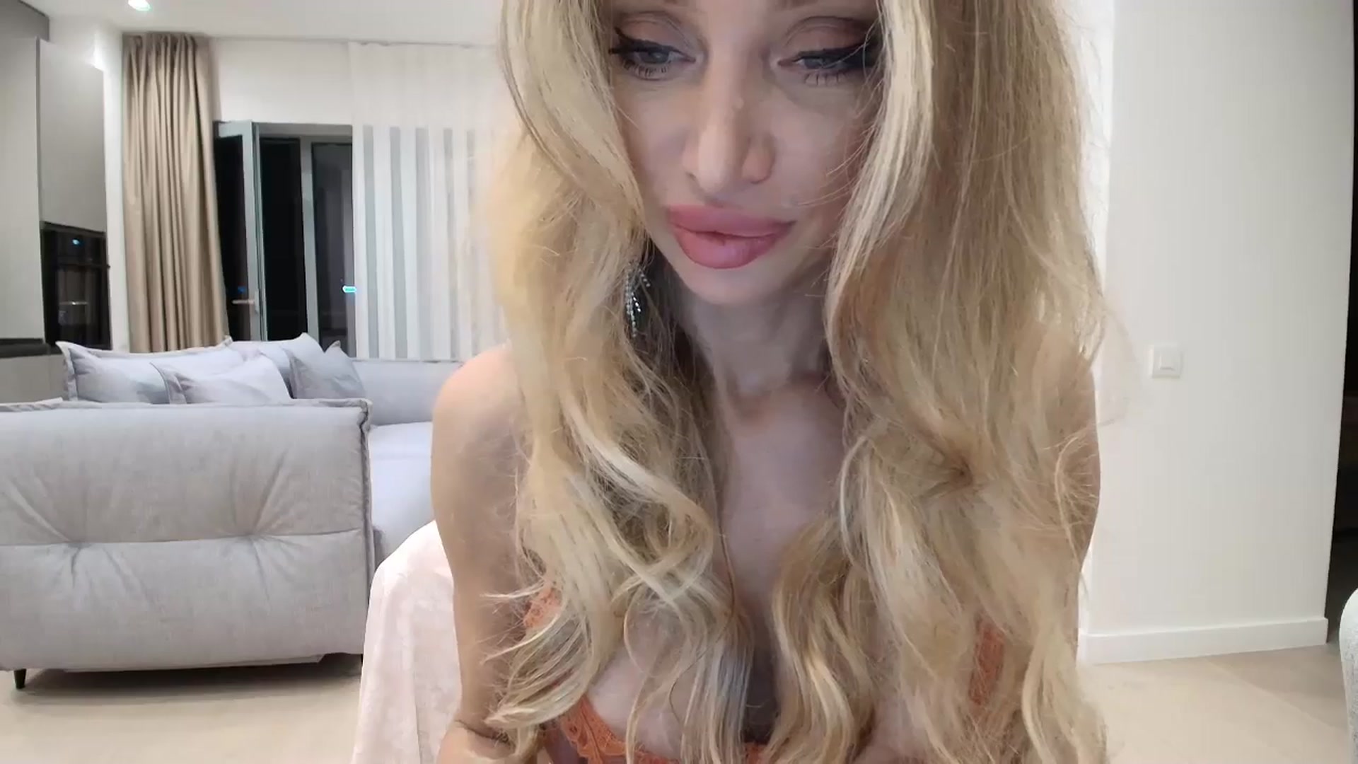 Gallery image thumbnail from Anayys's myfreecams stream on, 08/26/2025, 21:26 image 19 of 20