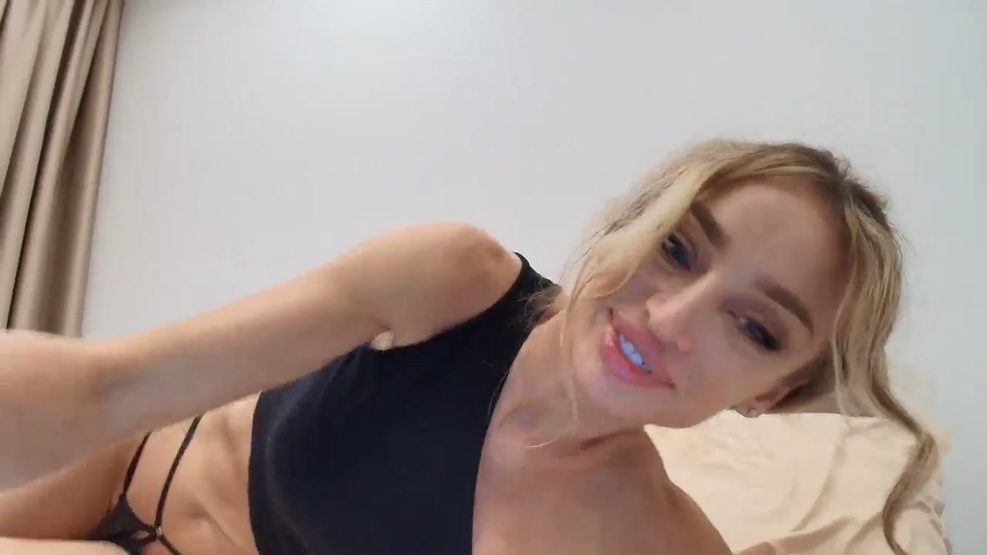 Gallery image thumbnail from Anayys's myfreecams stream on, 08/30/2025, 20:04 image 12 of 20