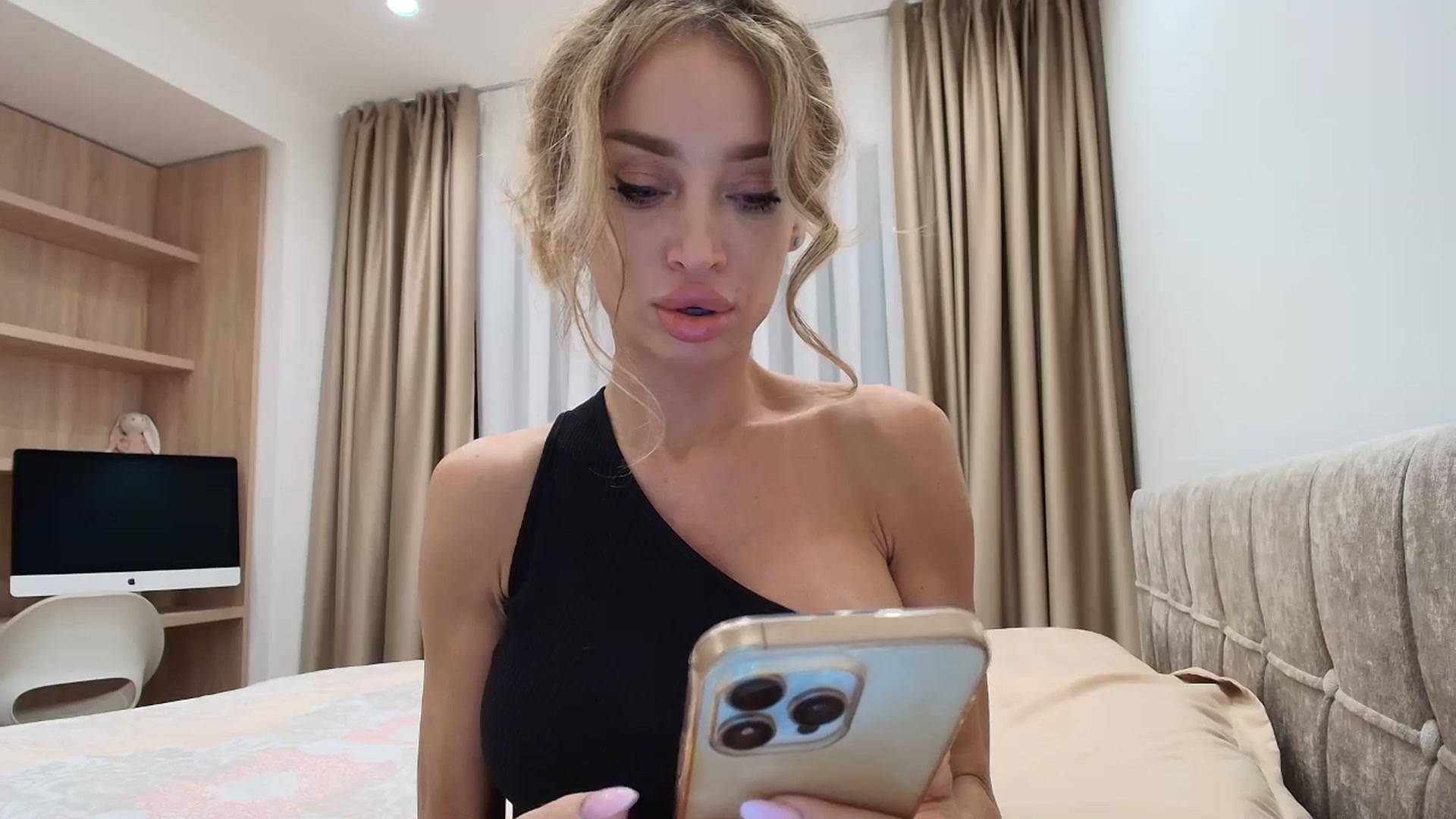 Gallery image thumbnail from Anayys's myfreecams stream on, 08/30/2025, 20:04 image 20 of 20