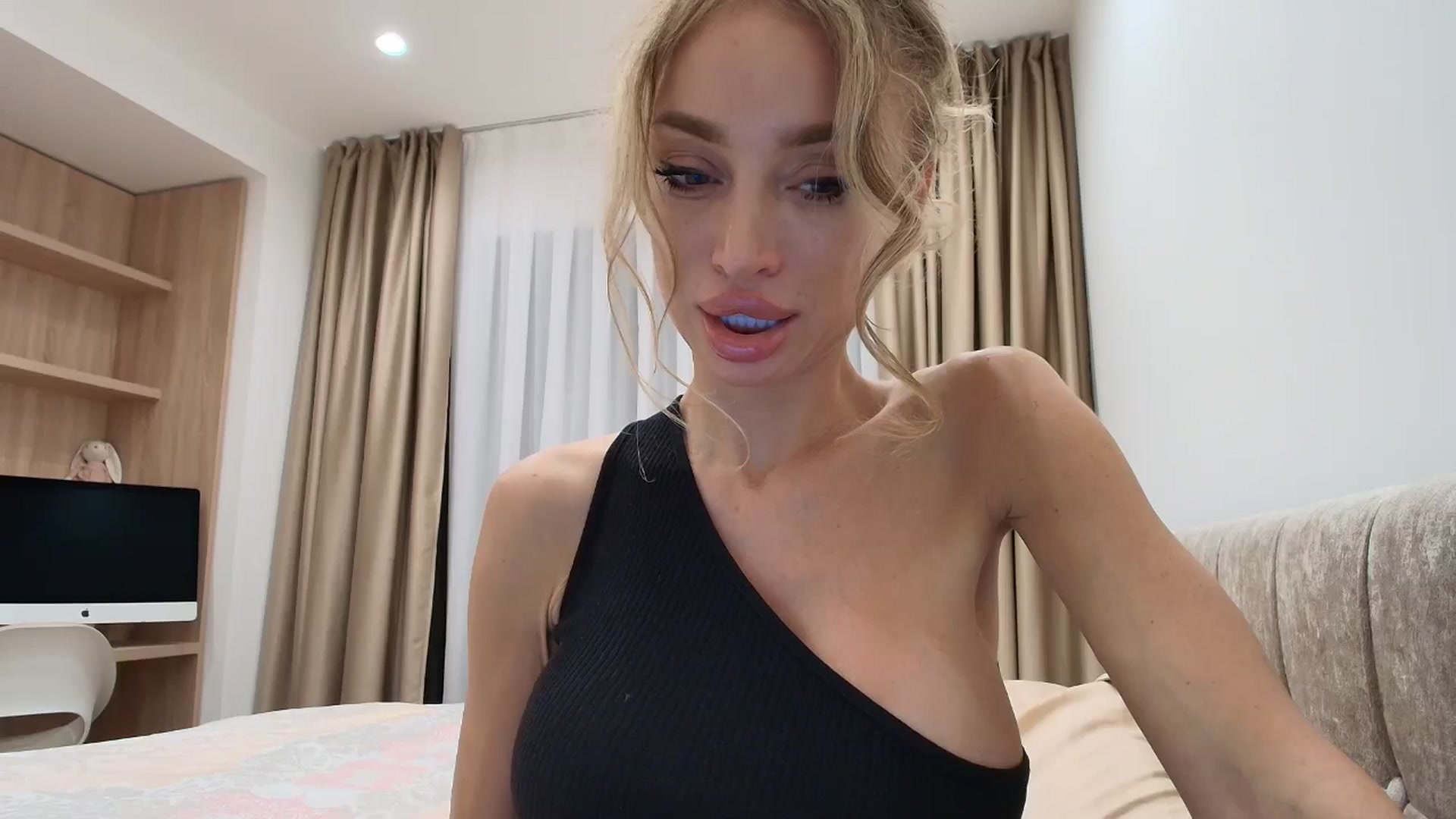 Gallery image thumbnail from Anayys's myfreecams stream on, 08/30/2025, 21:23 image 1 of 20