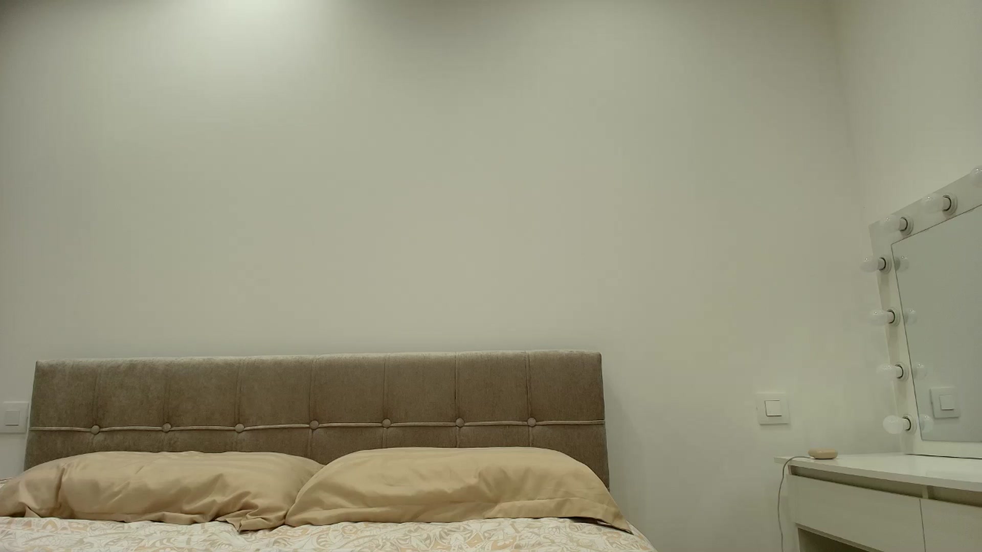 Gallery image thumbnail from Anayys's myfreecams stream on, 08/30/2025, 23:23 image 10 of 20