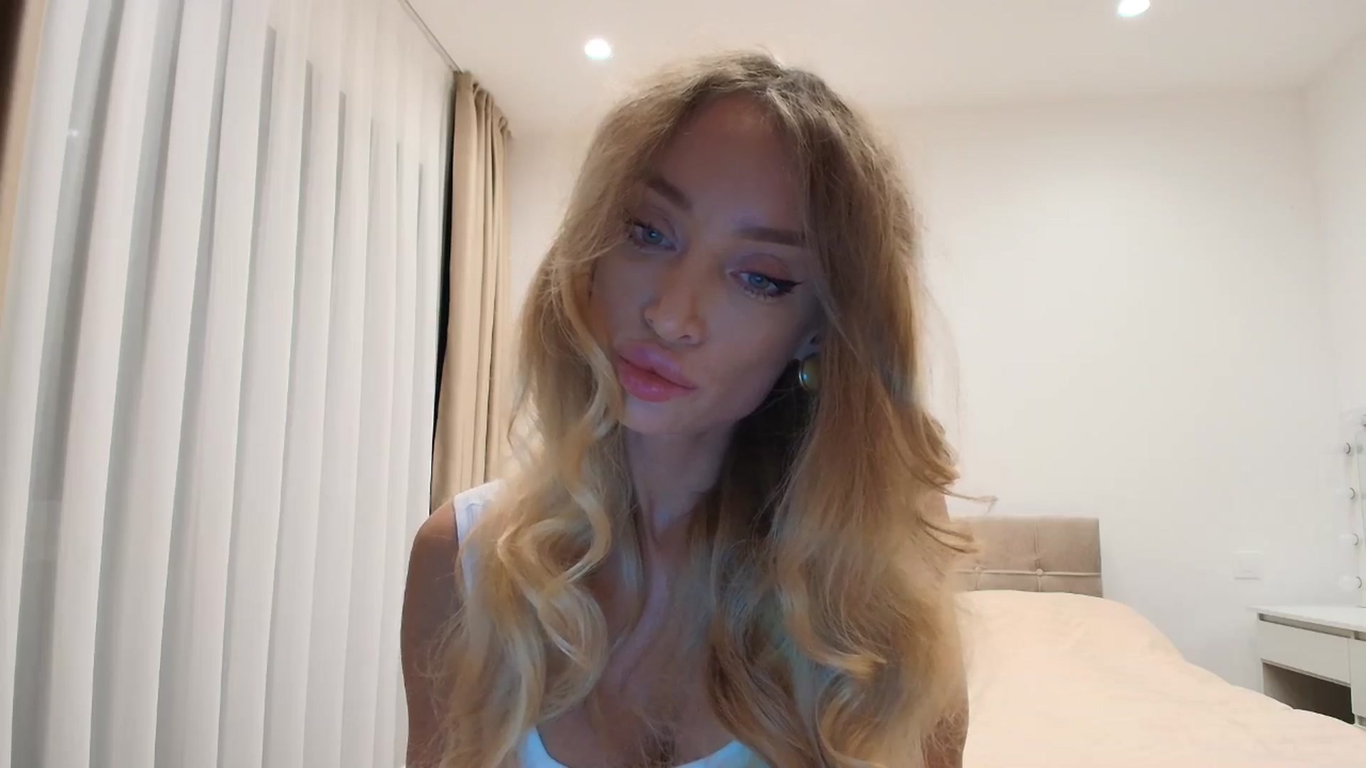 Gallery image thumbnail from Anayys's myfreecams stream on, 08/31/2025, 20:06 image 2 of 20