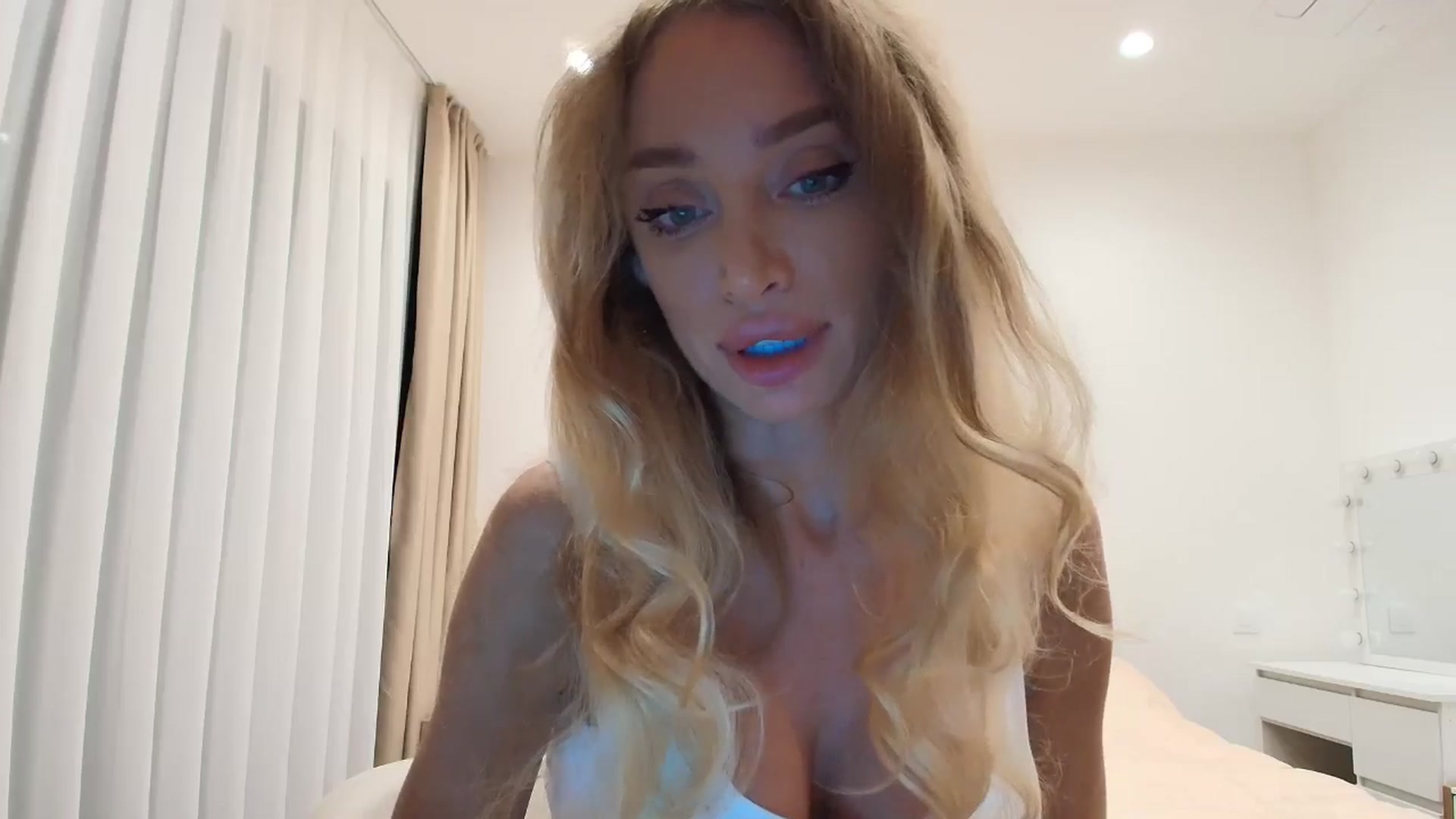 Gallery image thumbnail from Anayys's myfreecams stream on, 08/31/2025, 20:06 image 4 of 20