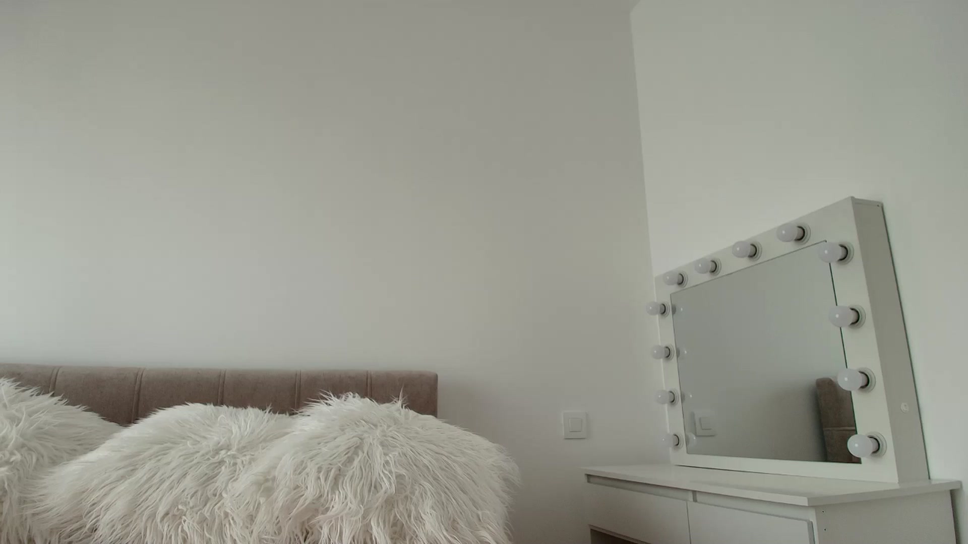 Gallery image thumbnail from Anayys's myfreecams stream on, 09/06/2025, 13:01 image 7 of 20
