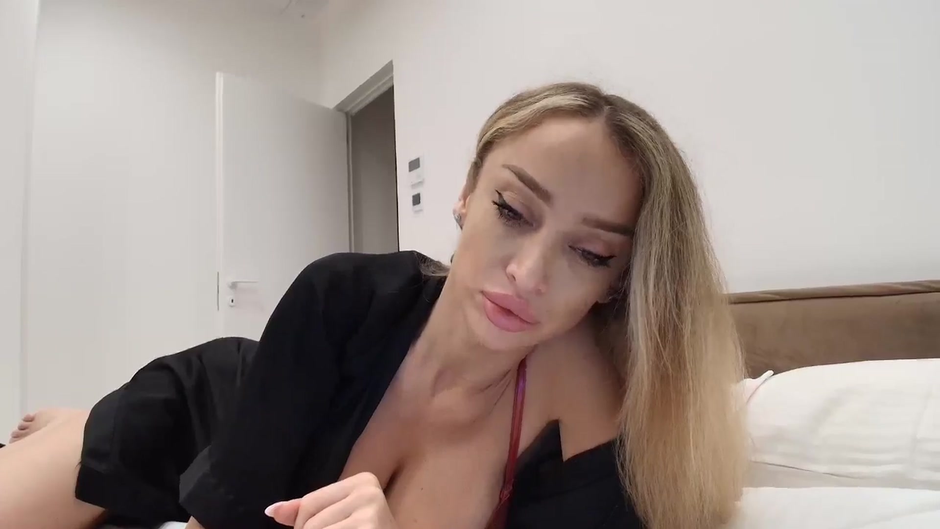 Gallery image thumbnail from Anayys's myfreecams stream on, 09/07/2025, 19:13 image 7 of 20