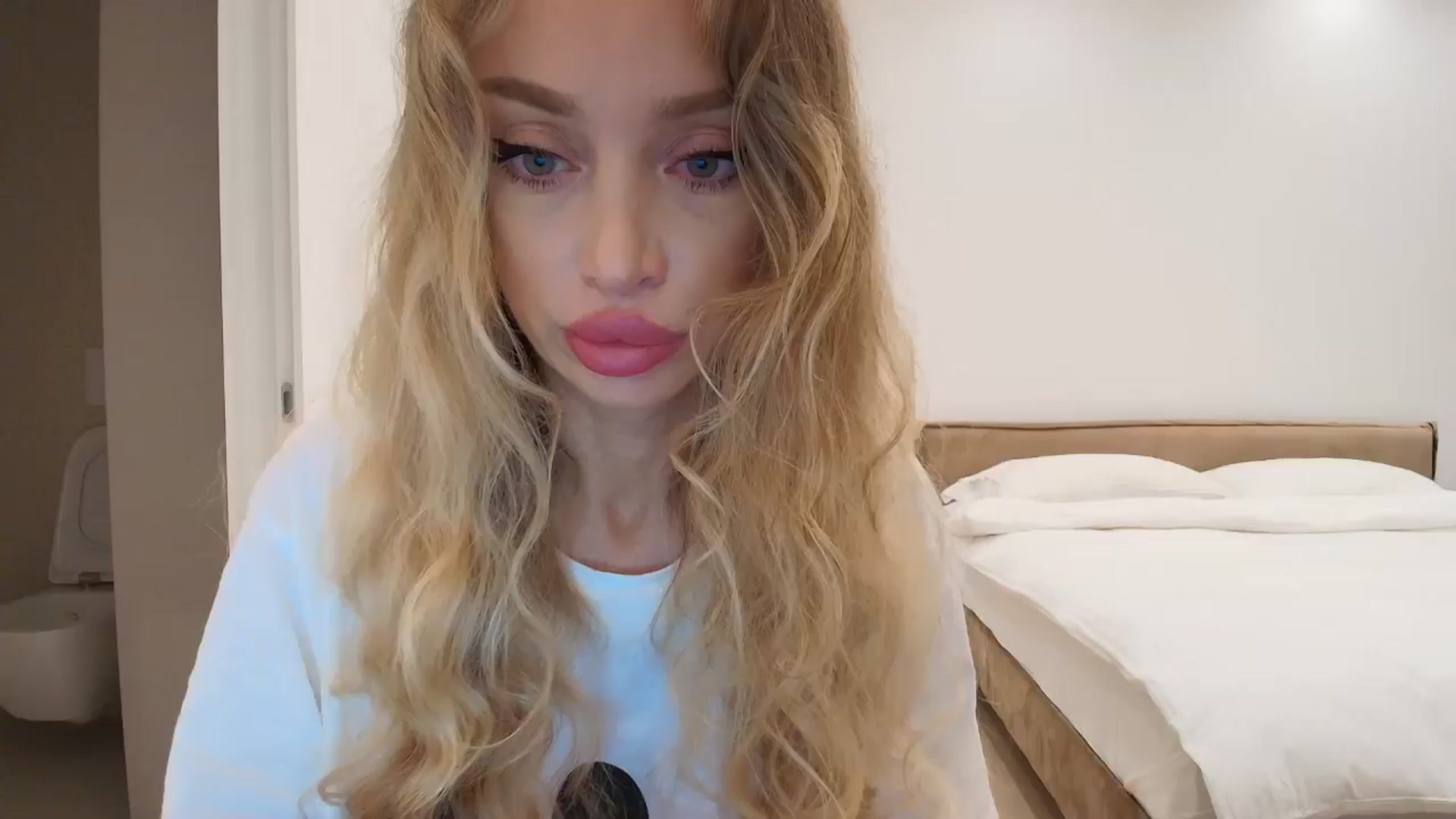 Gallery image thumbnail from Anayys's myfreecams stream on, 09/11/2025, 03:06 image 1 of 20