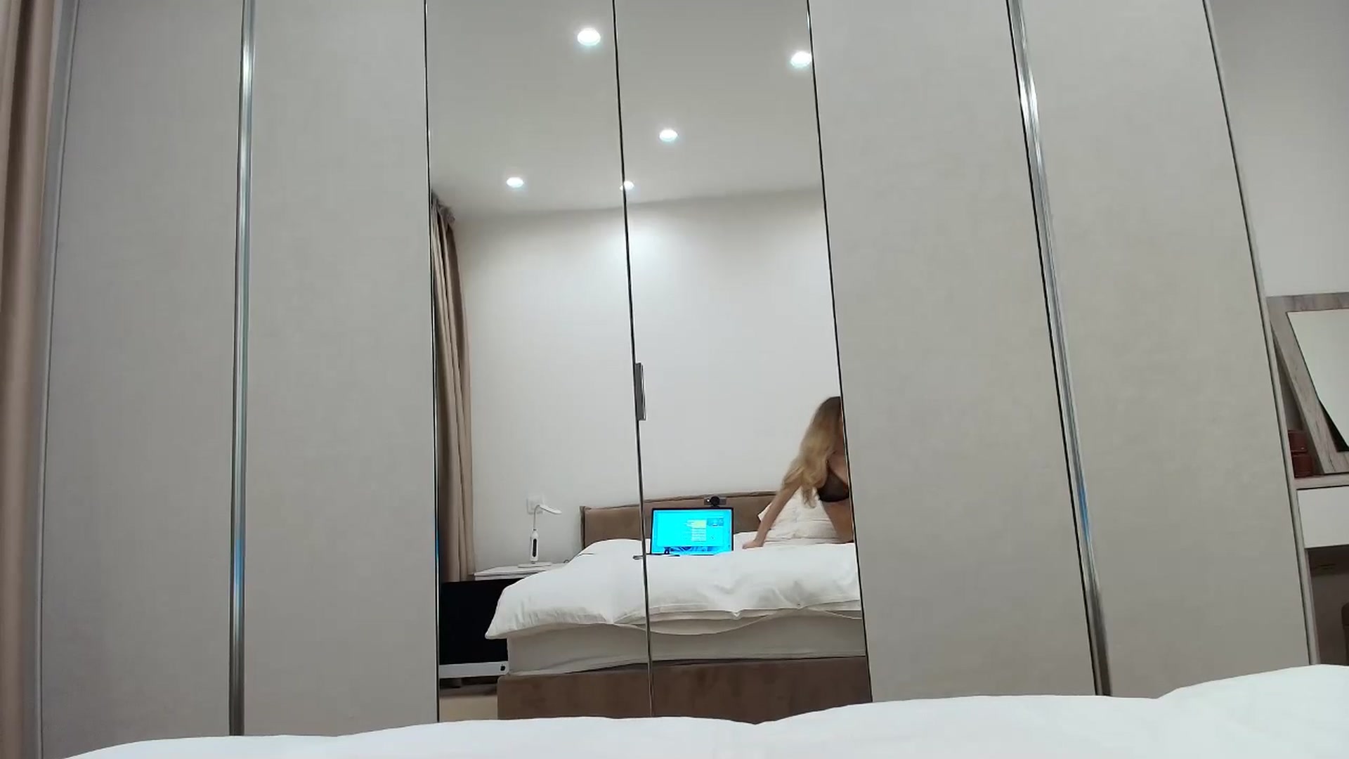Gallery image thumbnail from Anayys's myfreecams stream on, 09/11/2025, 23:49 image 12 of 20