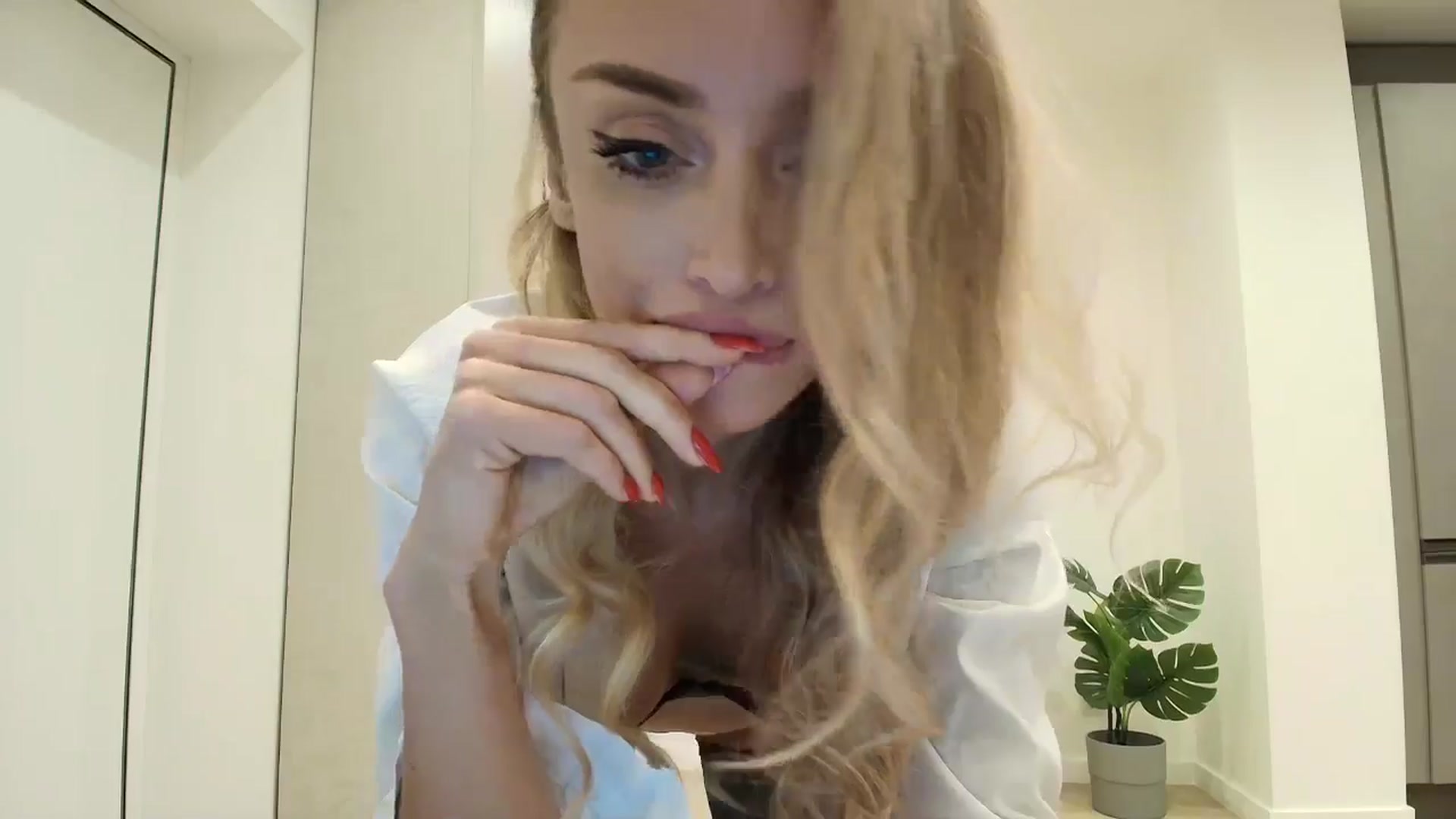 Gallery image thumbnail from Anayys's myfreecams stream on, 09/14/2025, 18:42 image 7 of 20